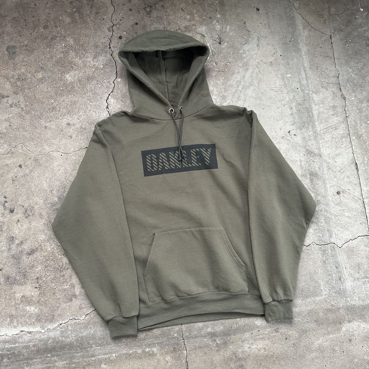 Vintage 2005 Vintage Oakley Hoodie center logo y2k Size US L / EU 52-54 / 3 - 2 Thumbnail