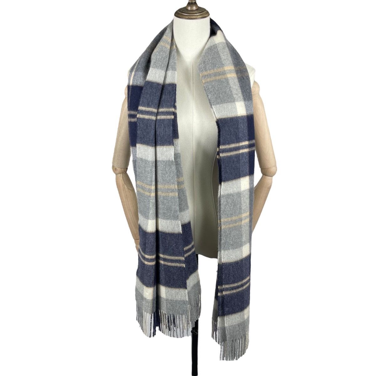 Johnstons Of Elgin Vintage Johnston Of Elgin Large Scarf Muffler Size ONE SIZE - 2 Thumbnail
