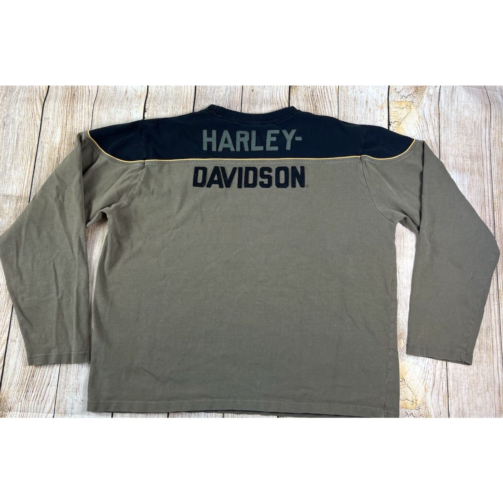 Harley Davidson **Harley Davidson Logo XL Black Heavyweight Longsleeve T-Shirt** User: **Harley Davidson Logo Black XL Heavyweight Longsleeve T-Shirt** Size US XL / EU 56 / 4 - 2 Thumbnail