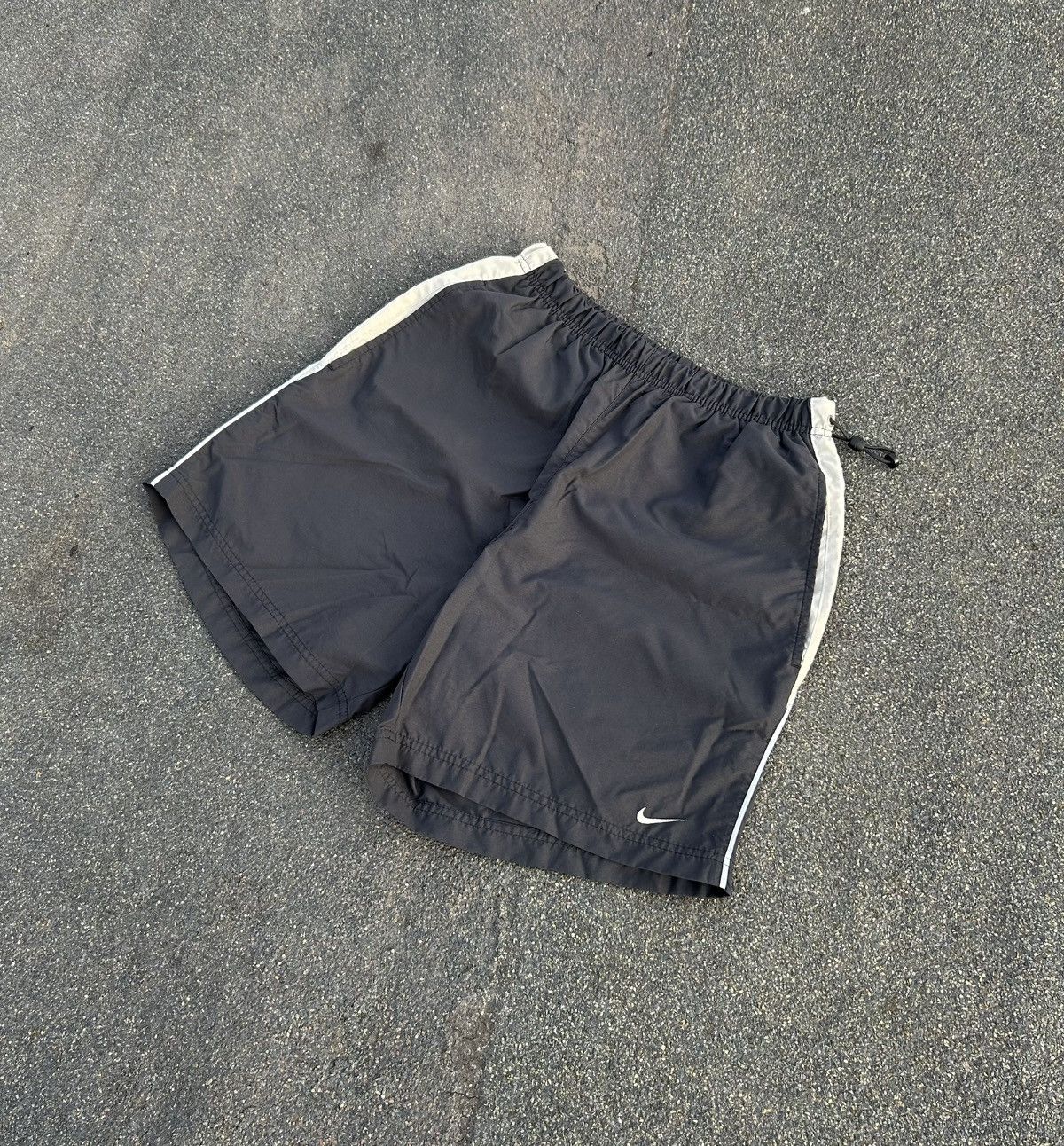Nike Vintage Nike Nylon Swoosh Shorts Size US 31 - 4 Thumbnail