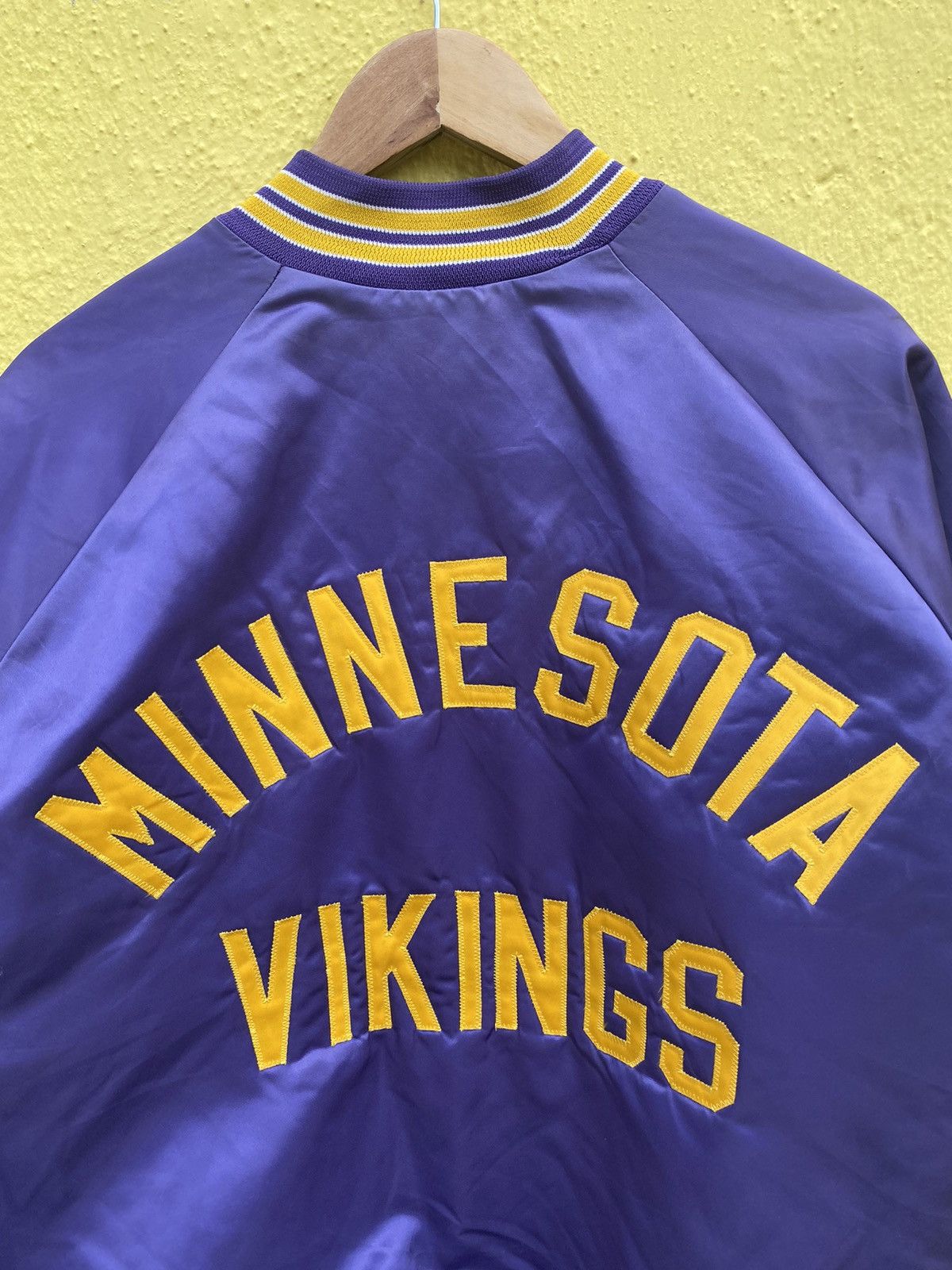 NFL Vintage minnesota viking nfl chalk line satin bomber jacket Size US XL / EU 56 / 4 - 10 Thumbnail