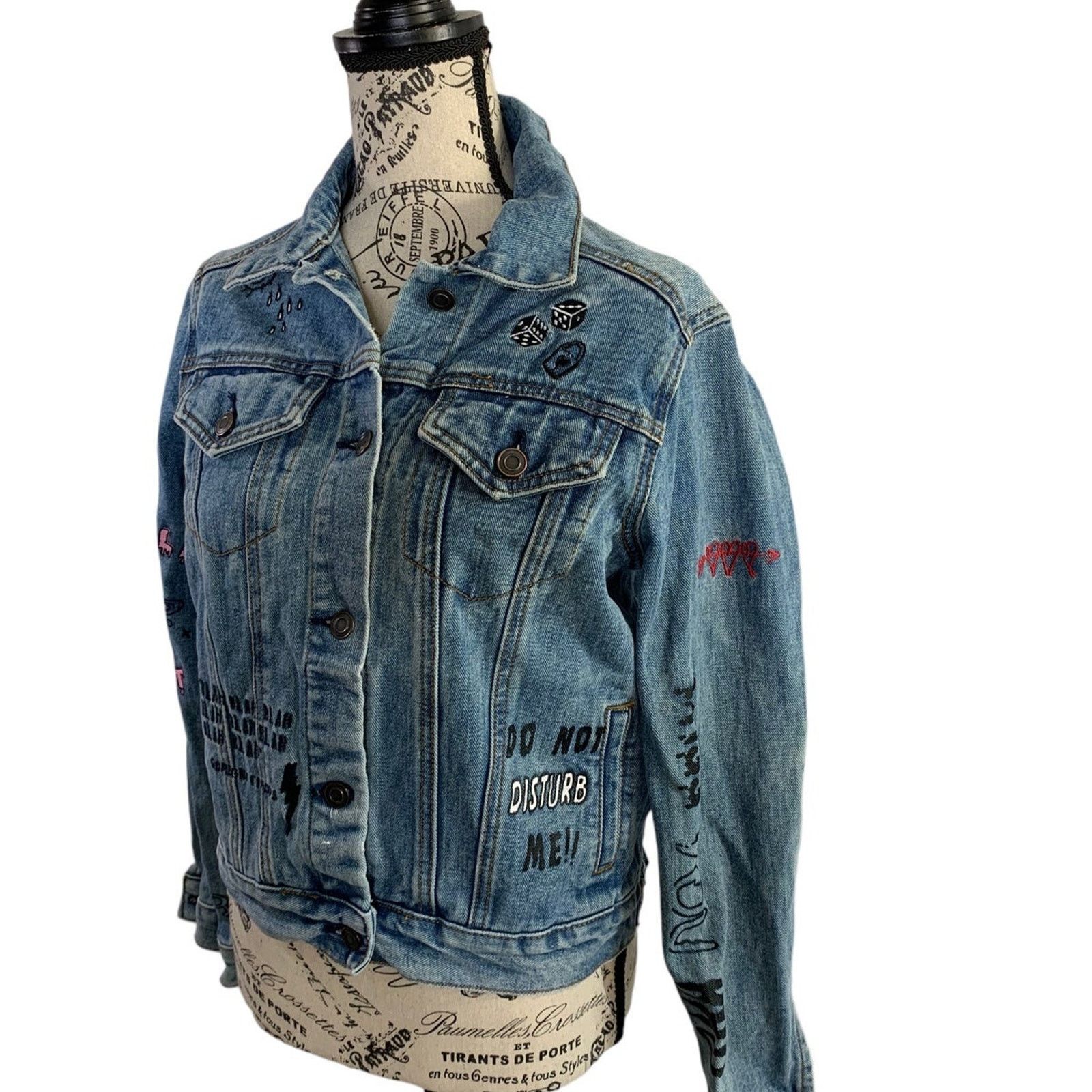 Forever 21 Forever 21 Denim Jean Jacket Women Small Crop Graffiti Patch Size S / US 4 / IT 40 - 4 Thumbnail
