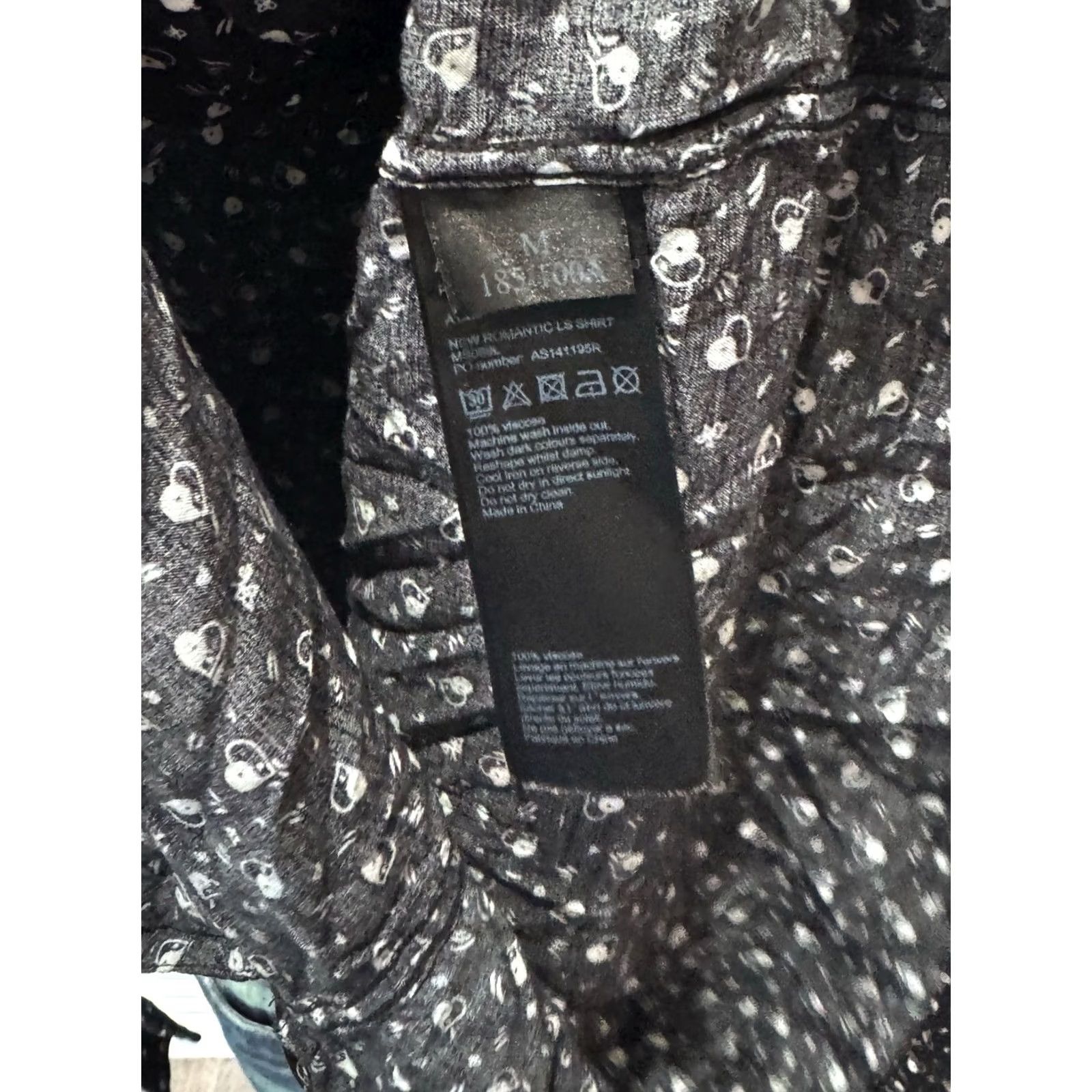 Allsaints Allsaints Shirt Mens Medium M Allsaints Unique Hearts Rayon Long Sleeve Shirt Multicolor 15.5 x 34 Size US M / EU 48-50 / 2 - 6 Thumbnail
