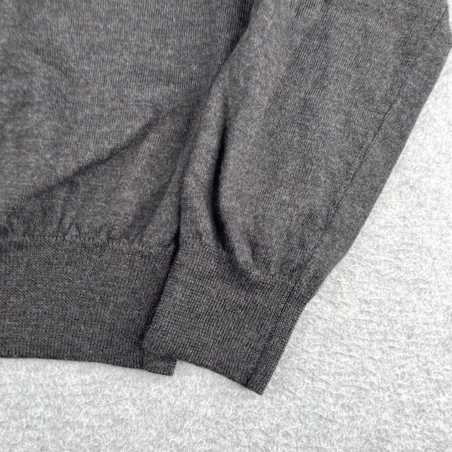 Express Express Murino Wool Sweater Mens Medium Charcoal Grey V-Neck Pullover Knit Italian Theme Size US M / EU 48-50 / 2 - 2 Thumbnail