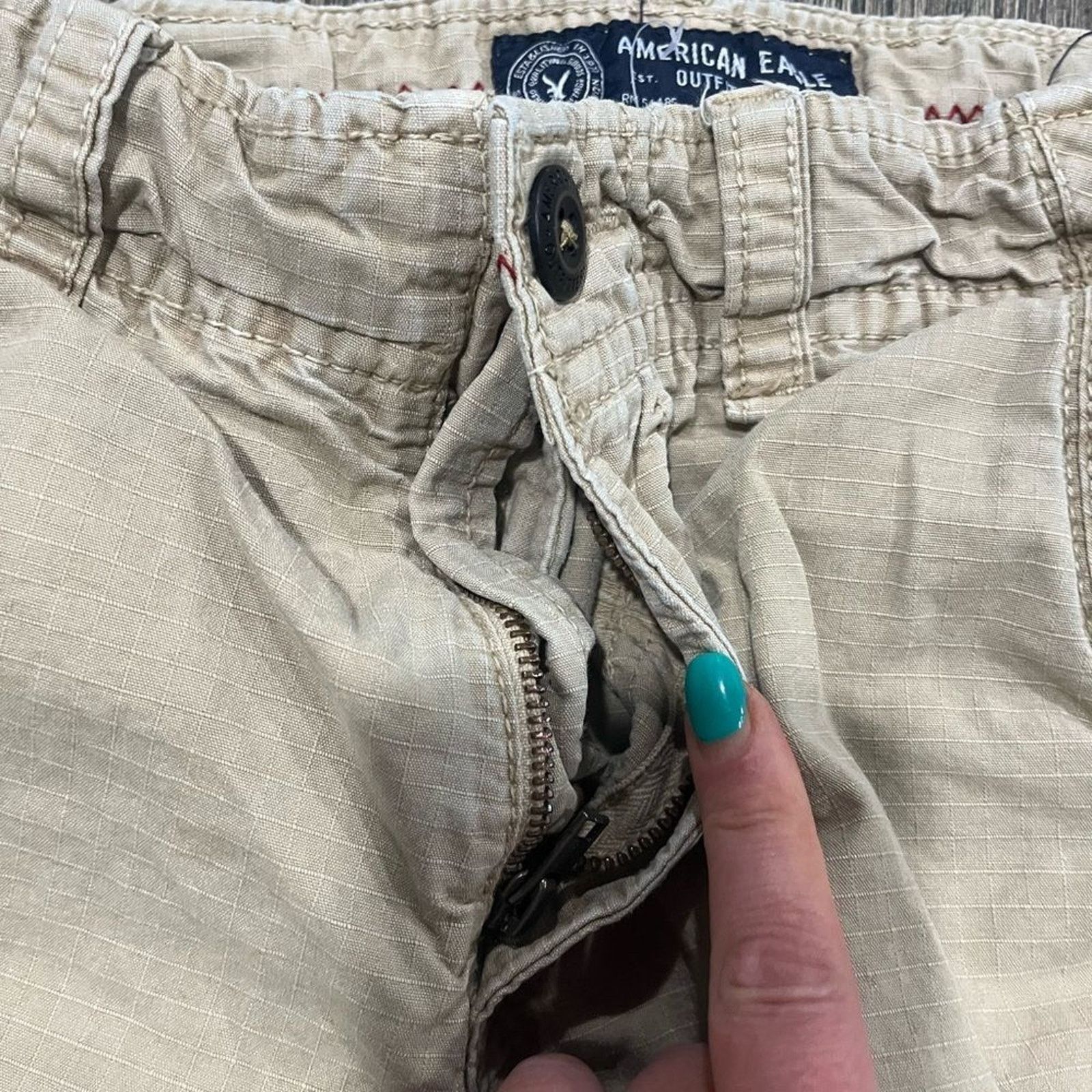 American Eagle Outfitters American Eagle Lived-In Cargo Shorts Mid Rise Khaki Size 28 Size US 28 / EU 44 - 5 Thumbnail