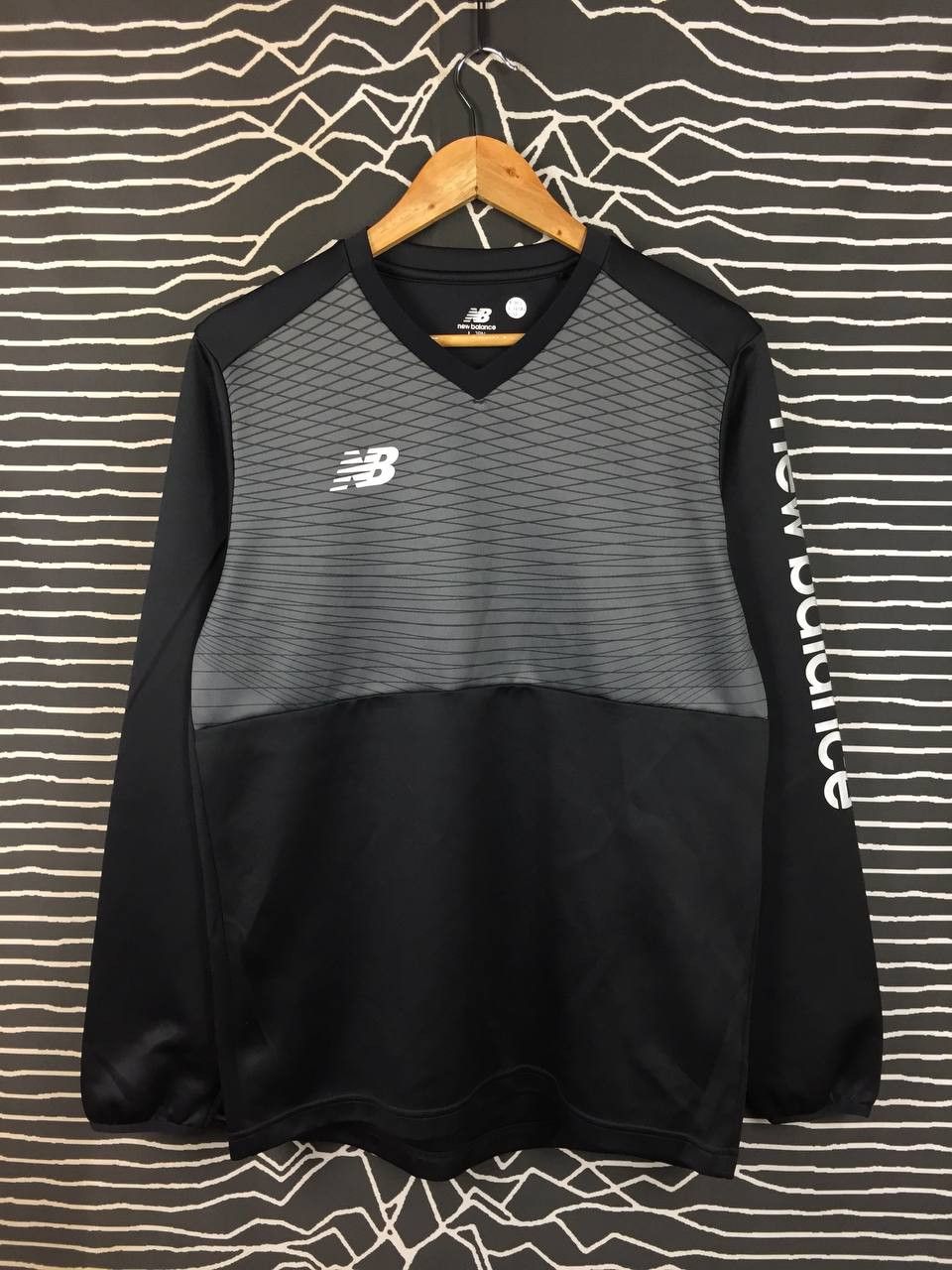 New Balance New Balance Geometric Paneled V-Neck Long Sleeve Jersey Size US L / EU 52-54 / 3 - 1 Thumbnail