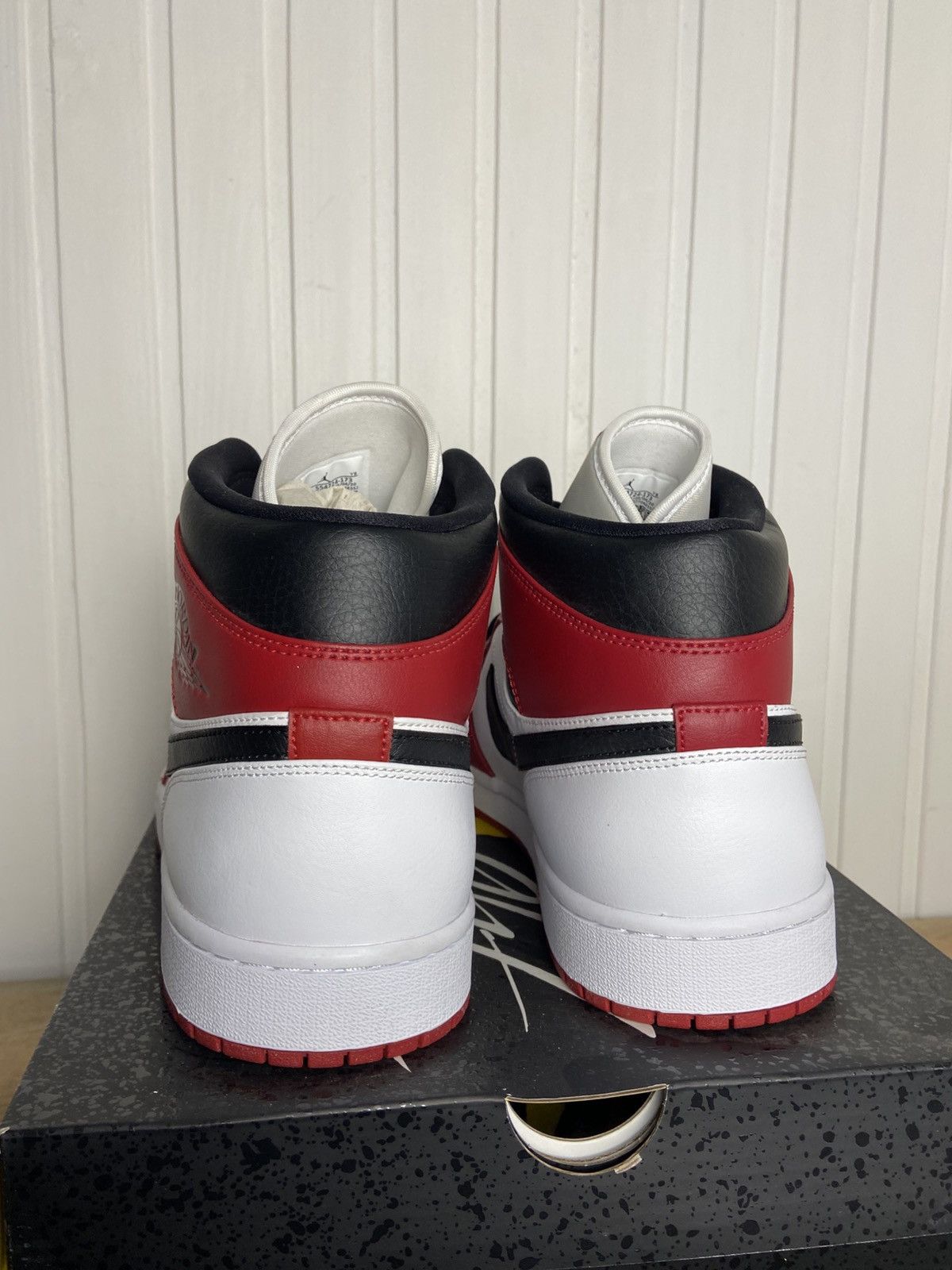 Jordan Brand New Jordan 1 Mid Chicago (2020) Size 15US Size US 15 / EU 48 - 6 Thumbnail
