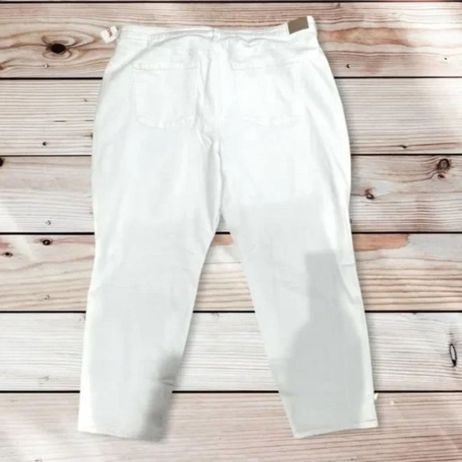 American Eagle Outfitters AMERICAN EAGLE White High Waist Mom Jeans Sz 24W Size 42" / US 20 - 3 Thumbnail