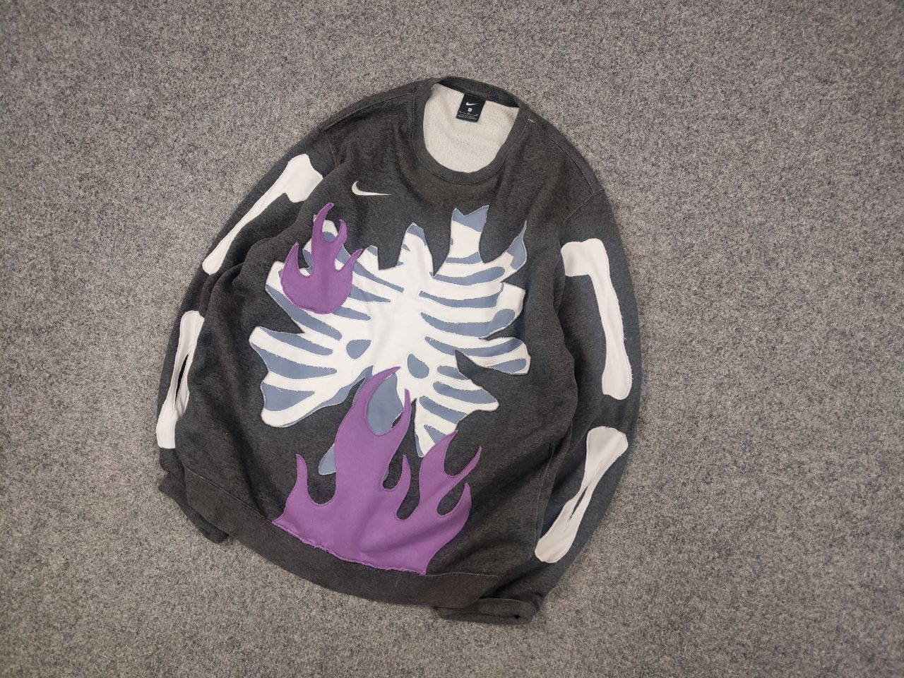 Nike Rare reworked nike skeleton Logo vintage Sweatshirt Y2K Size US L / EU 52-54 / 3 - 3 Thumbnail