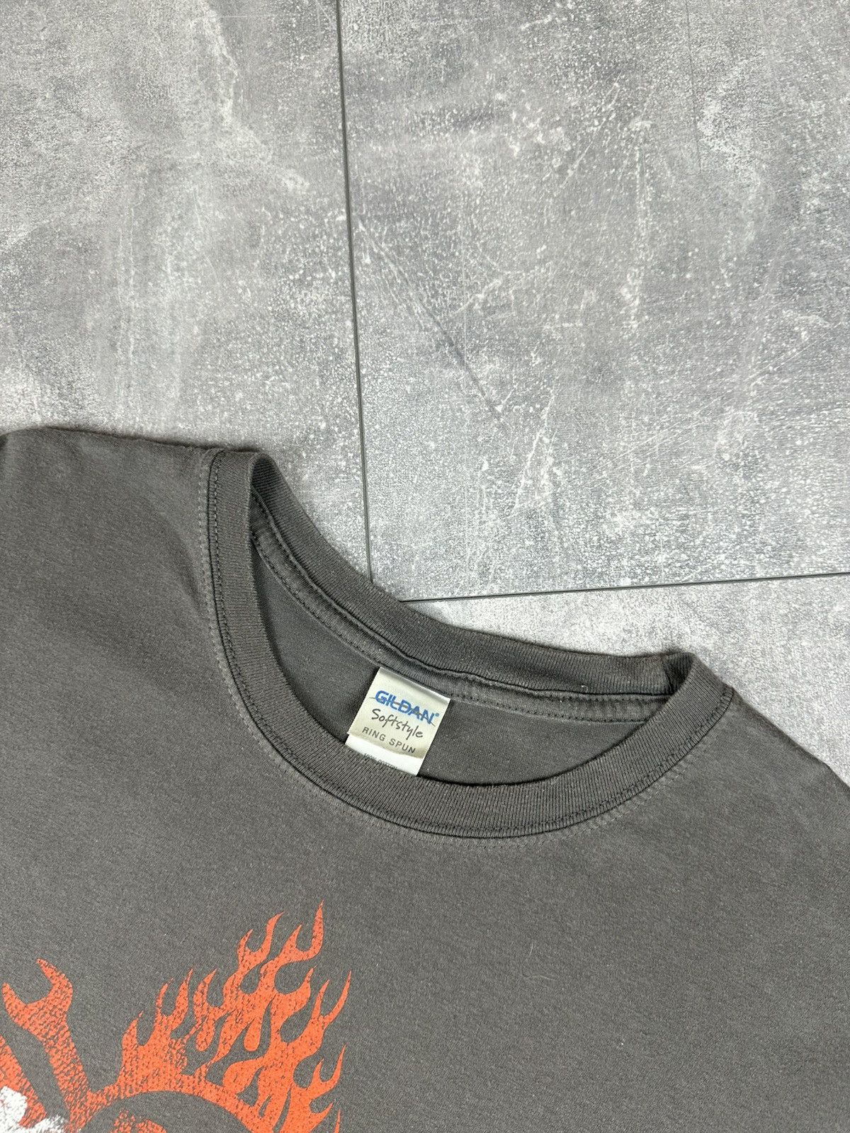 Gildan Nickelback Vintage 2012 Tour Band T-Shirt Here And Now Size US M / EU 48-50 / 2 - 9 Thumbnail