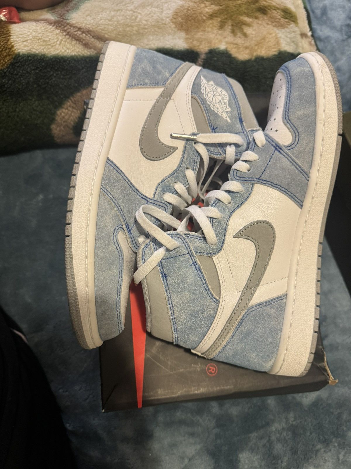 Nike Jordan 1 hyper royal Size US 9 / EU 42 - 4 Thumbnail