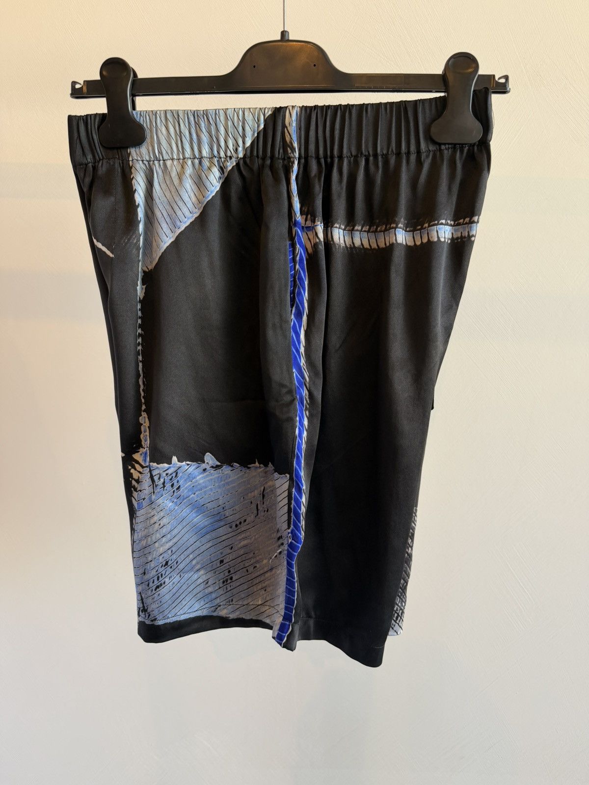 Other DELOS Printed Silk Short Black And Blue Abstract Size S Size 28" / US 6 / IT 42 - 8 Thumbnail