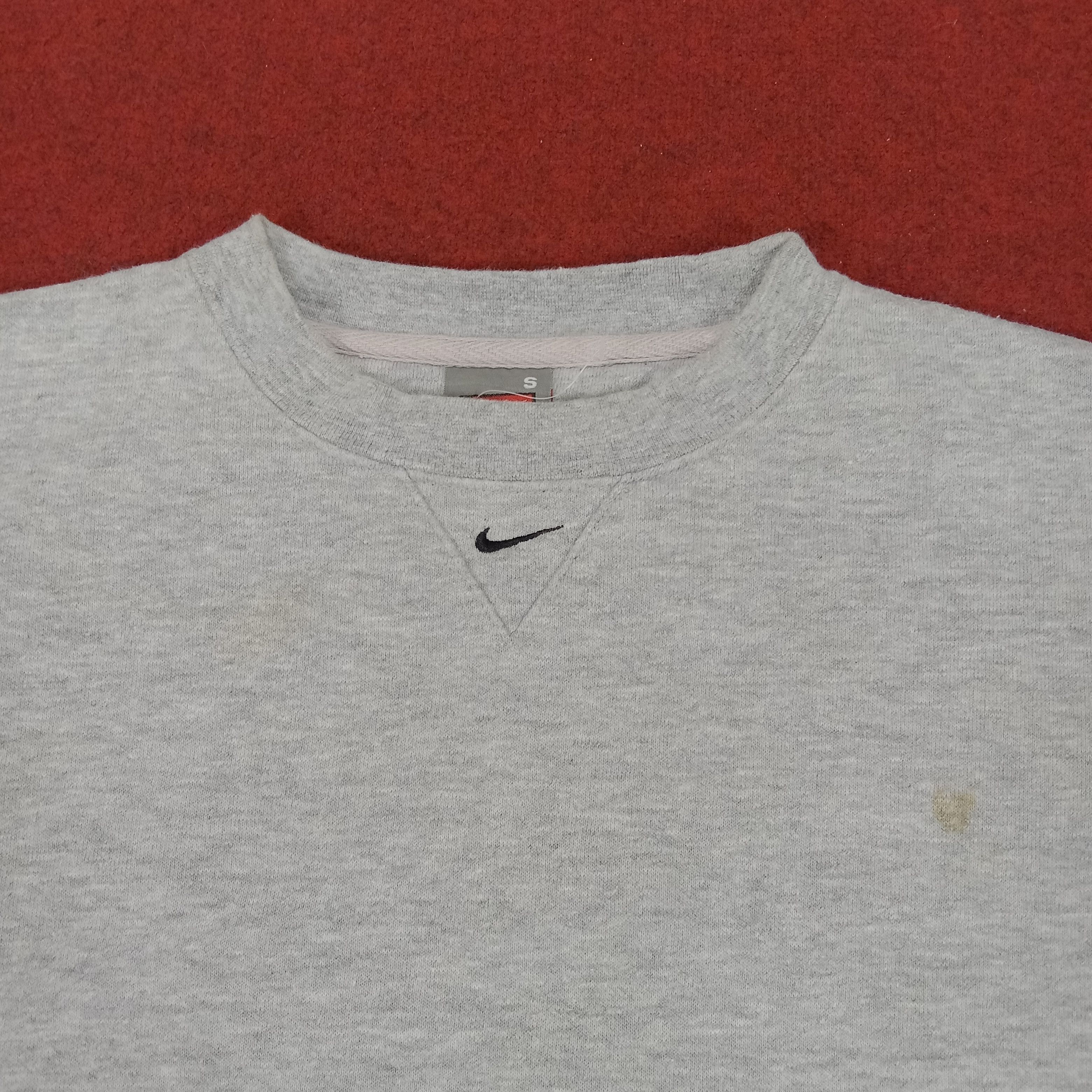 Nike Nike Center Logo Design Streetwear Vintage Sweatshirt Size US L / EU 52-54 / 3 - 2 Thumbnail