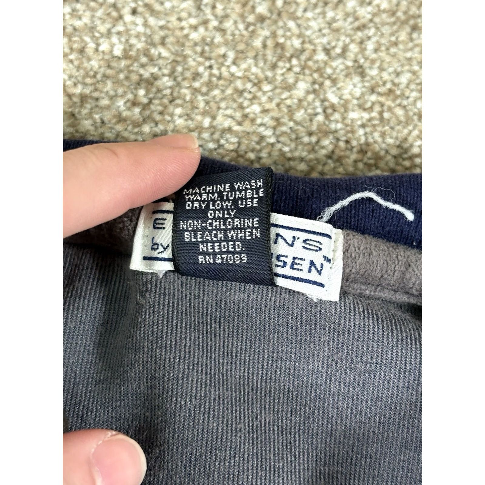 Van Heusen VINTAGE 90s Van Heusen Terry Cloth Collared Long Sleeve Size Medium Sweater Pullover Men Gray Pockets Knit Cotton Polyester Knit Size US M / EU 48-50 / 2 - 4 Thumbnail