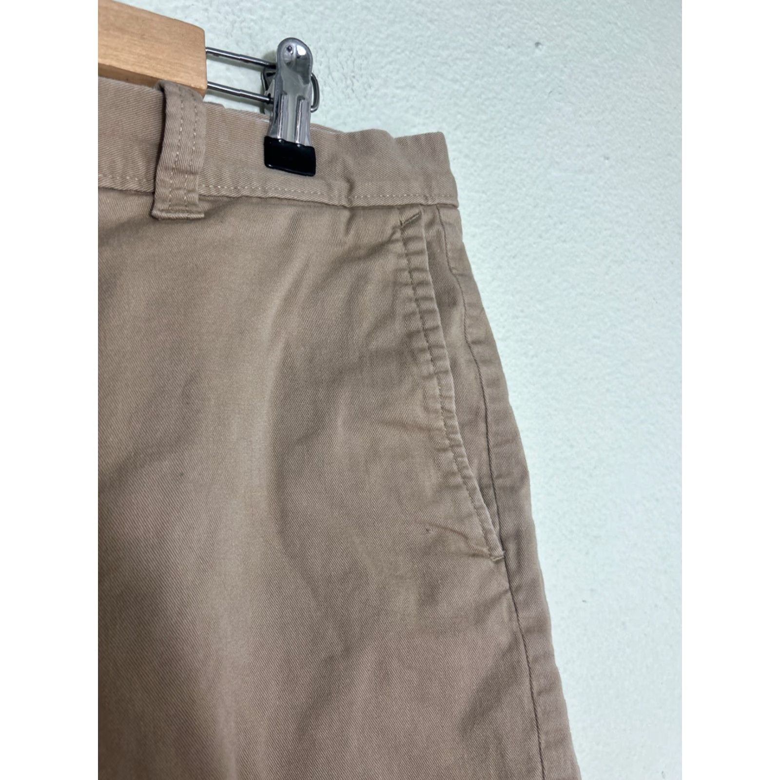 J.Crew J.CREW Chino Shorts Mens 33 Beige Khaki Cotton Elastane Regular 8" Inseam Zip Flat Front Stains Size US 33 - 6 Thumbnail