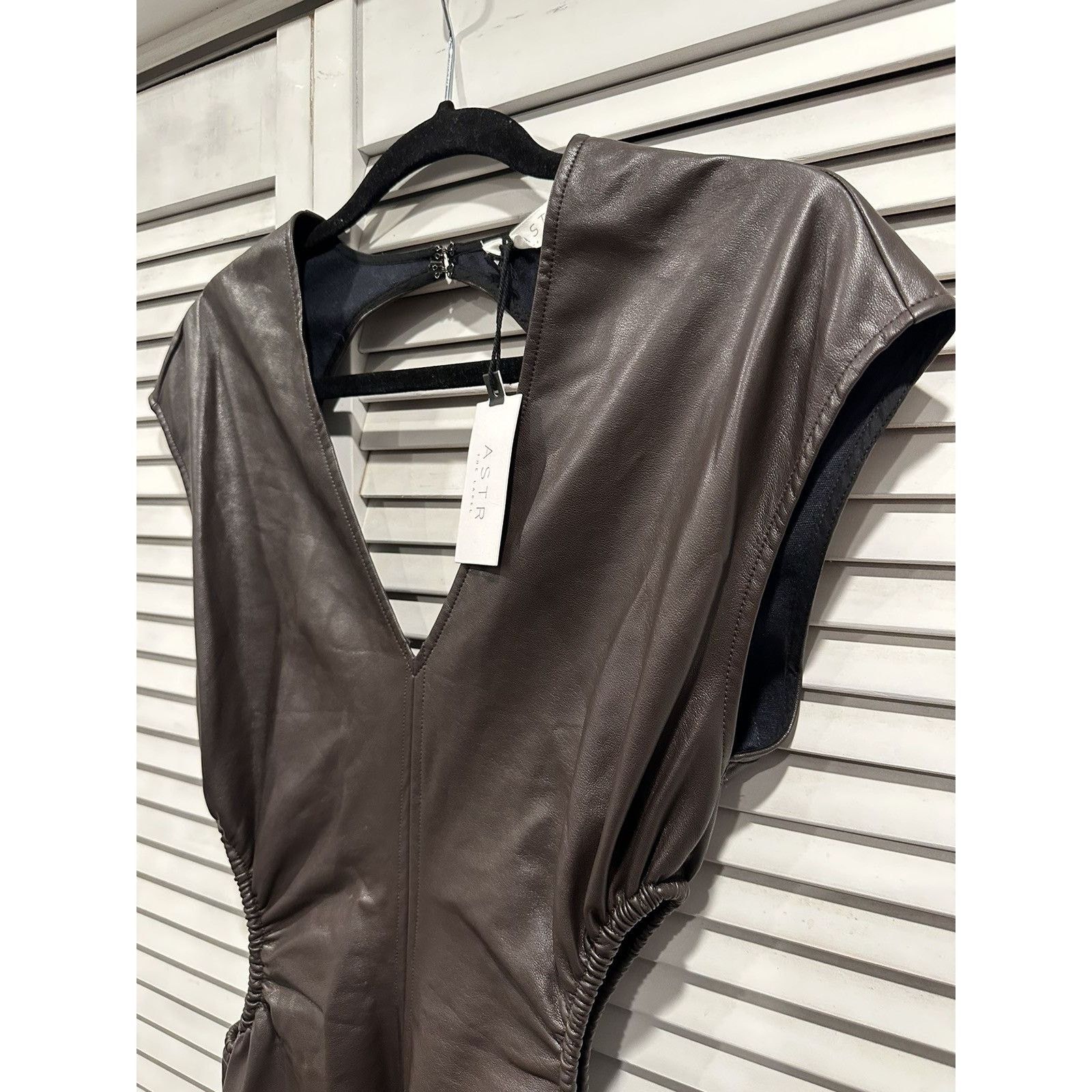 ASTR The Label Miranda Midi Dress in Dark Brown ASTR the Label XS Size XS / US 0-2 / IT 36-38 - 9 Thumbnail