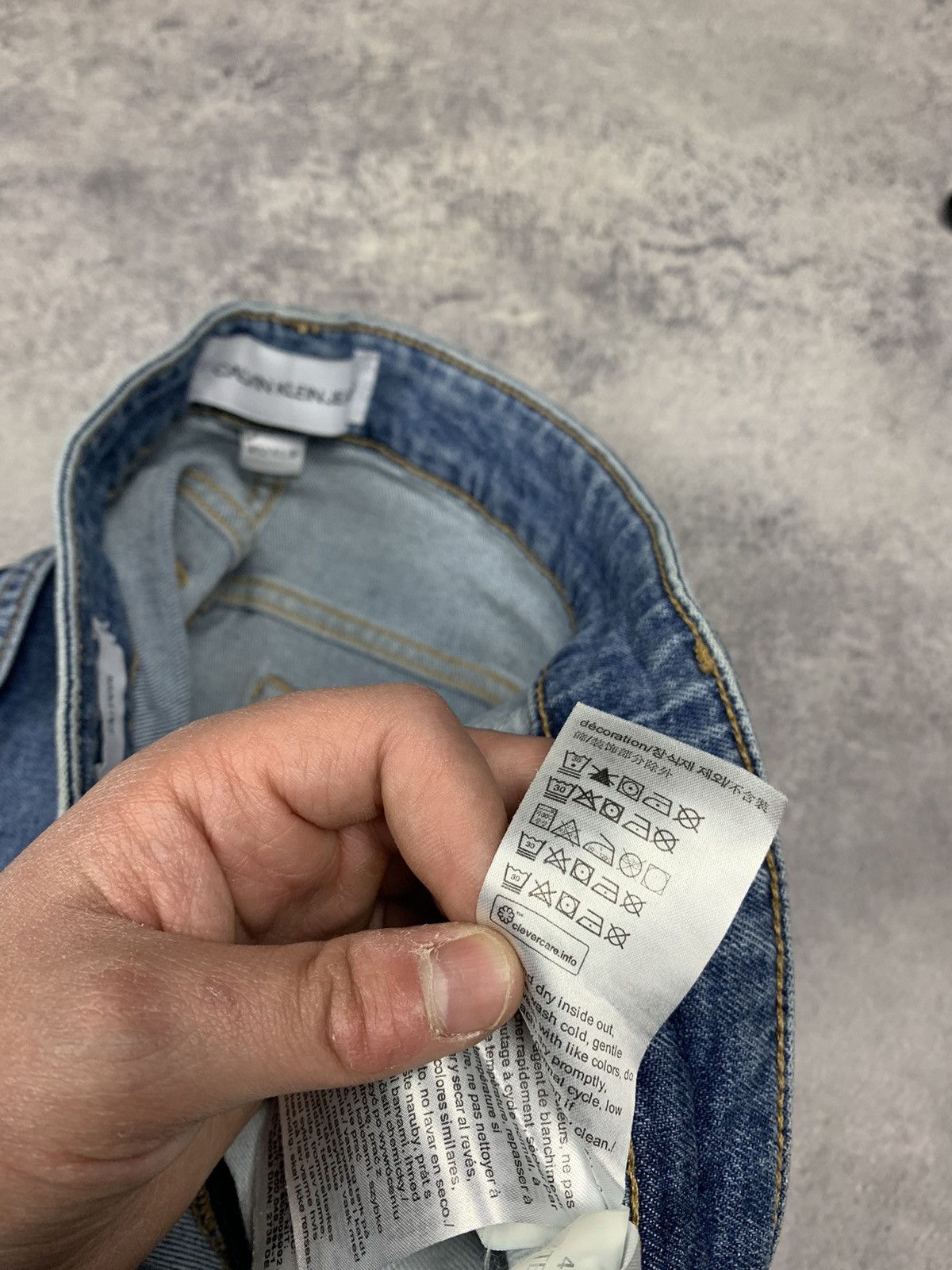 Calvin Klein Calvin Klein Washed Blue Jeans Slim Taper Fit Size W32L30 Size US 32 / EU 48 - 12 Thumbnail