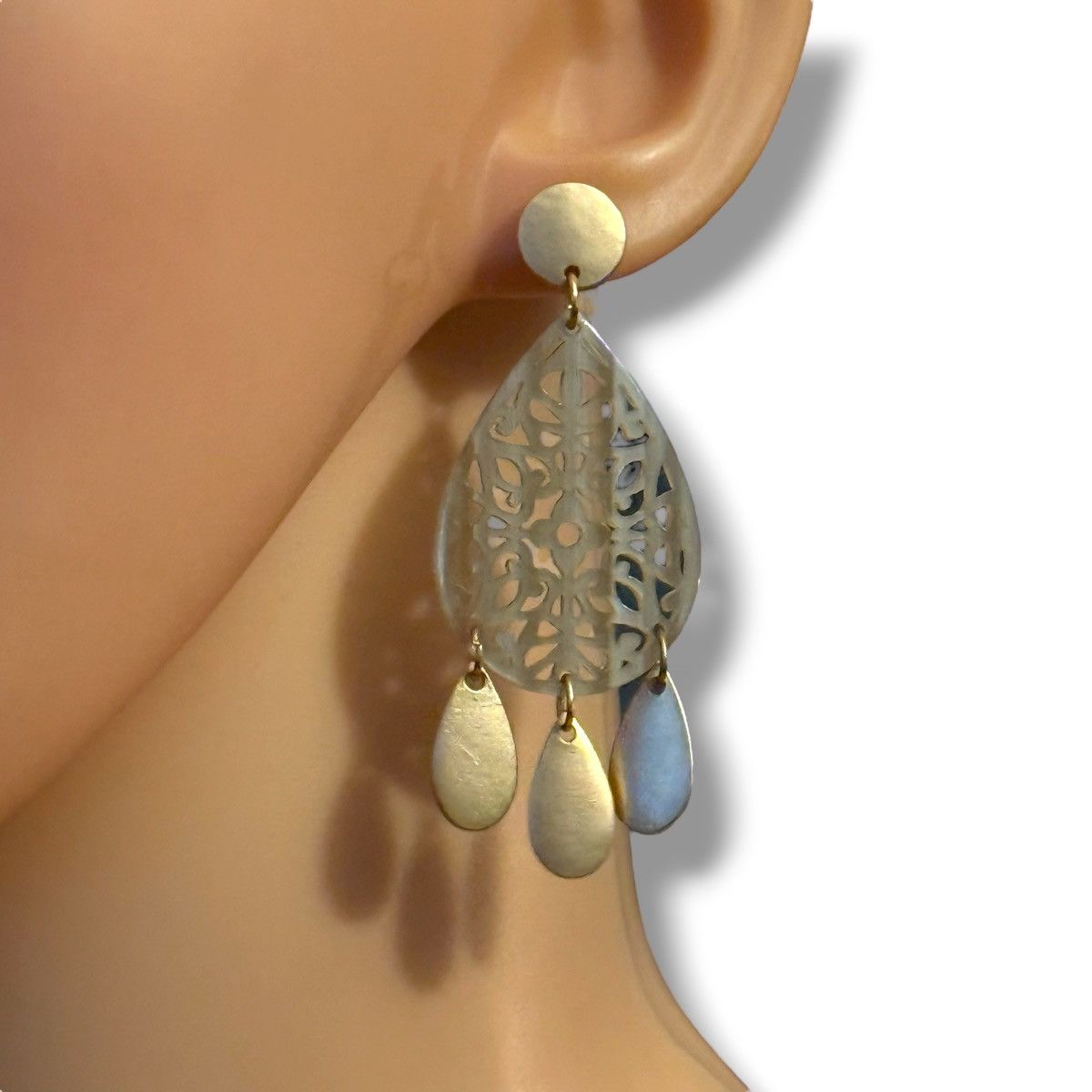 Other Cream and gold filigree teardrop dangle earrings Size ONE SIZE - 2 Thumbnail