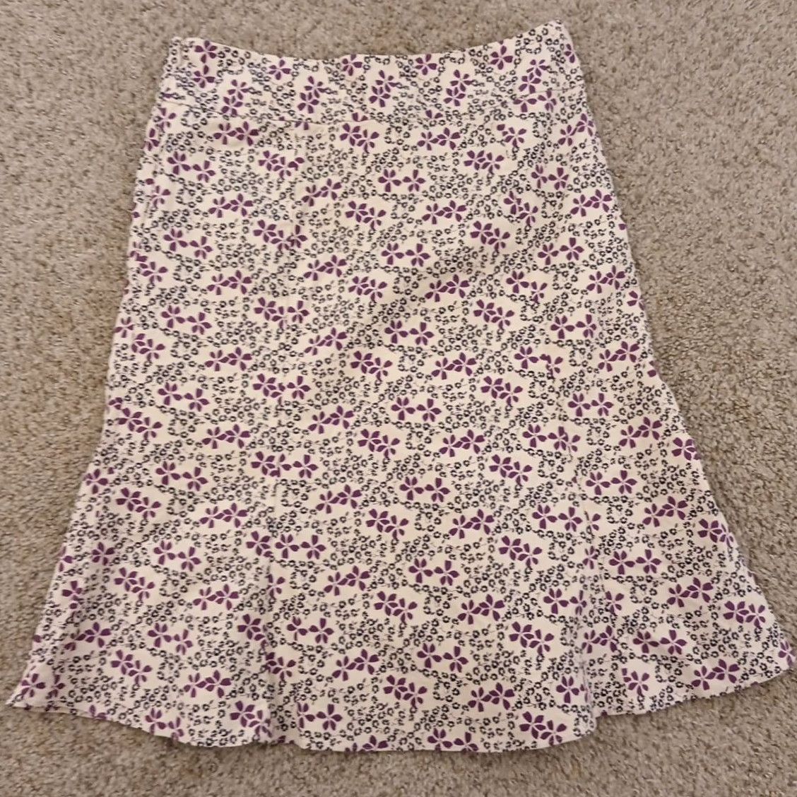 Gap Gap Skirt Women Regular Size 6 Purple Floral Trumpet Knee Length Cotton Blend Stretch Zip = 6? Size 28" / US 6 / IT 42 - 6 Thumbnail