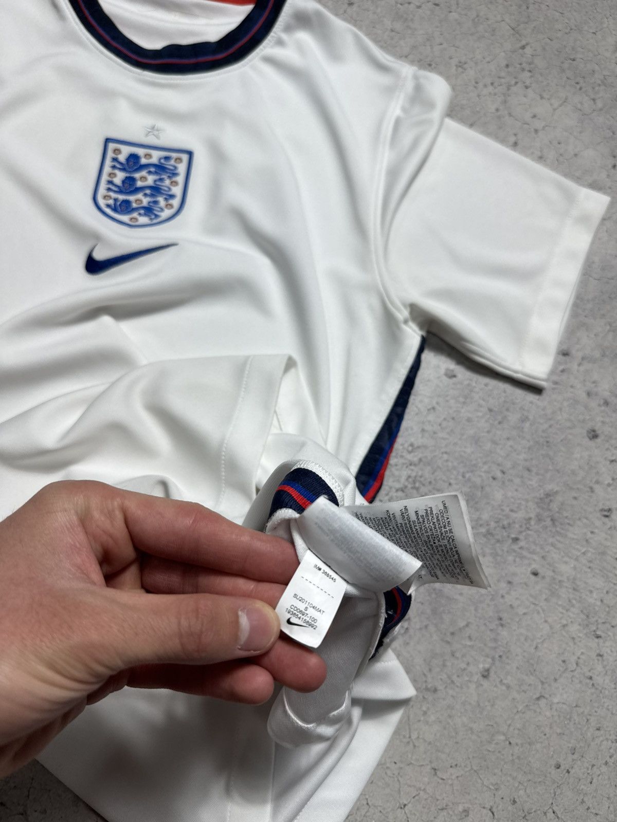 Nike Nike England Football Team Vintage Soccer Jersey Size US S / EU 44-46 / 1 - 9 Thumbnail