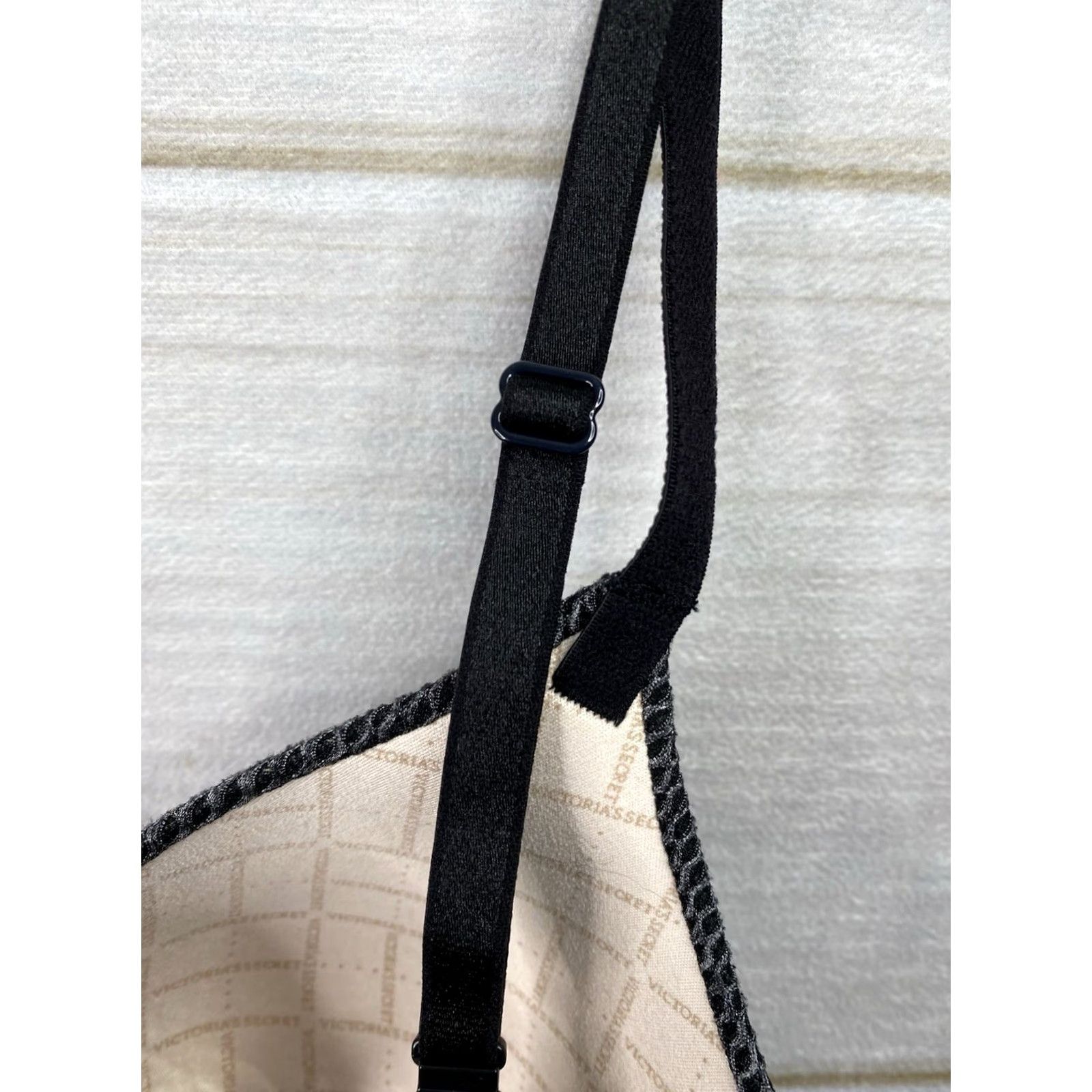 Victoria's Secret Victoria Secret Bra 32D Uplift Semi Demi Underwired Padded Black Size ONE SIZE - 7 Thumbnail