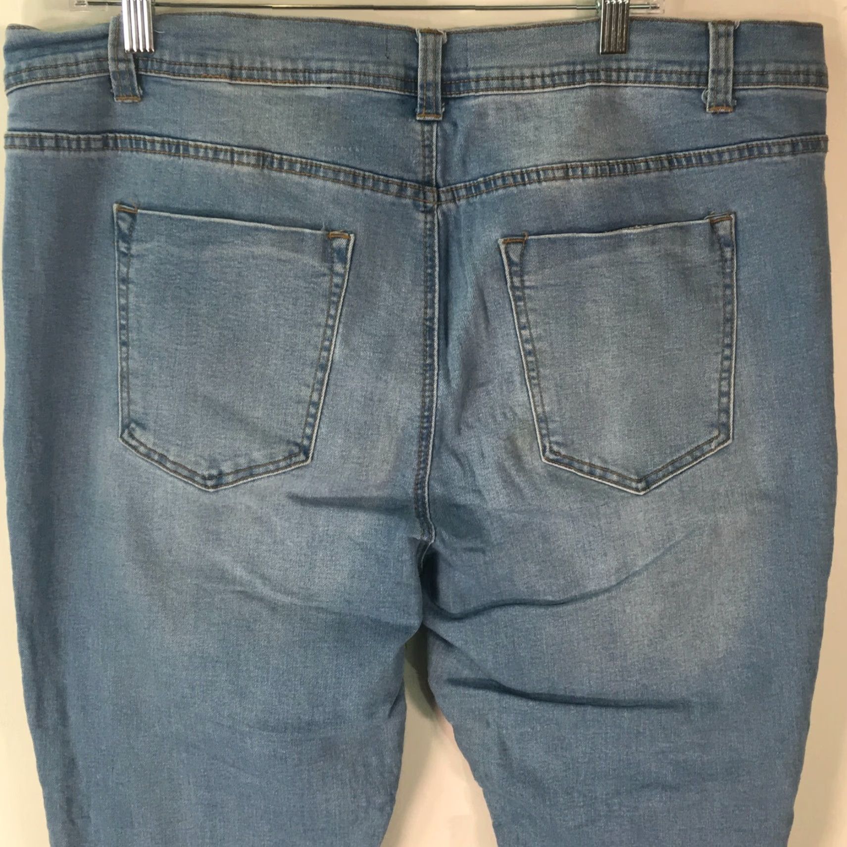 Forever 21 FOREVER 21 Plus Skinny Jeans Distressed Blue Size 18 30" Inseam Mid Rise Womens Size 40" / US 18 - 4 Thumbnail