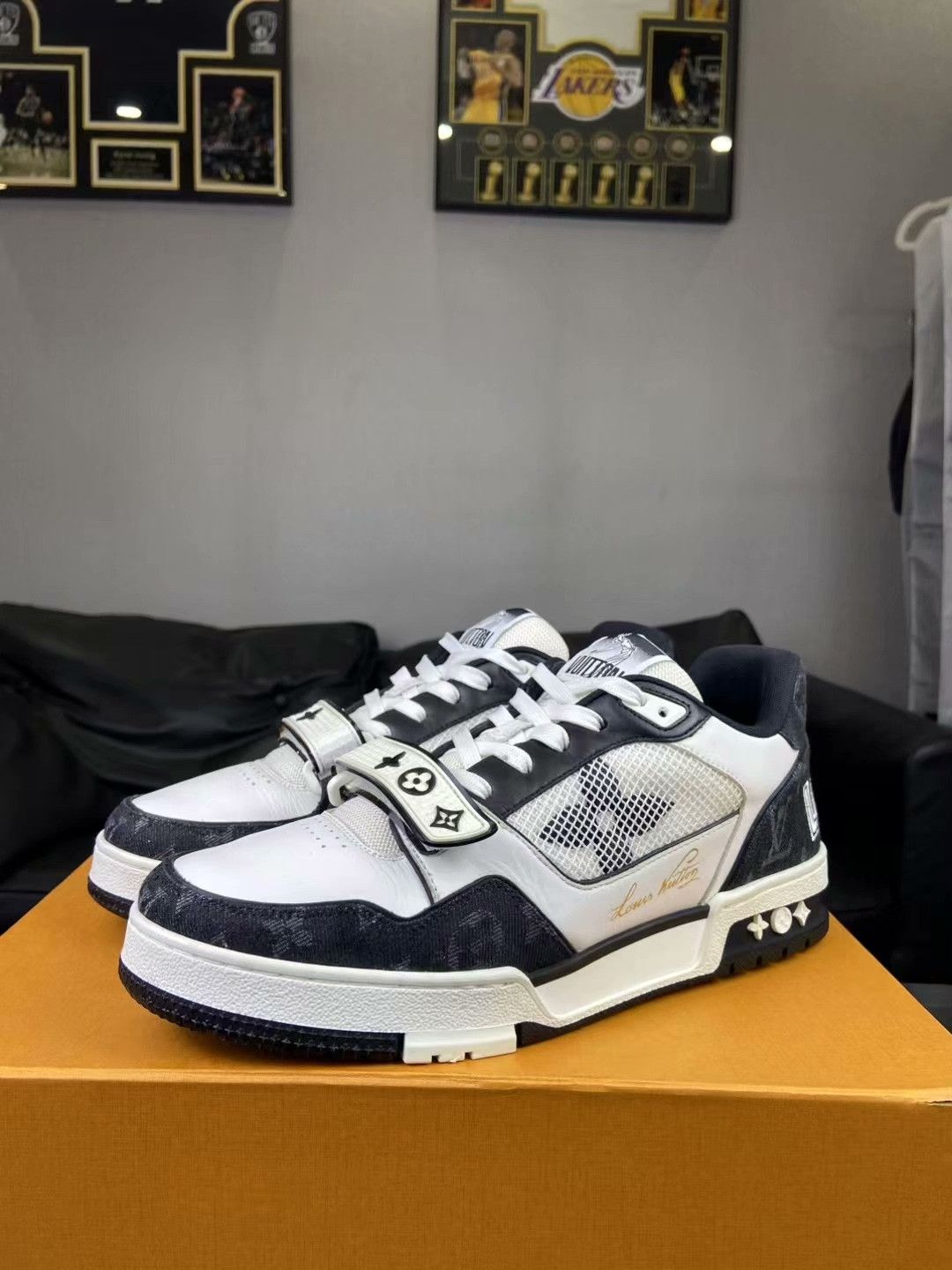 Louis Vuitton Louis Vuitton Training Black Lowtop Sneakers 9.5 Men Size US 9.5 / EU 42-43 - 1 Thumbnail