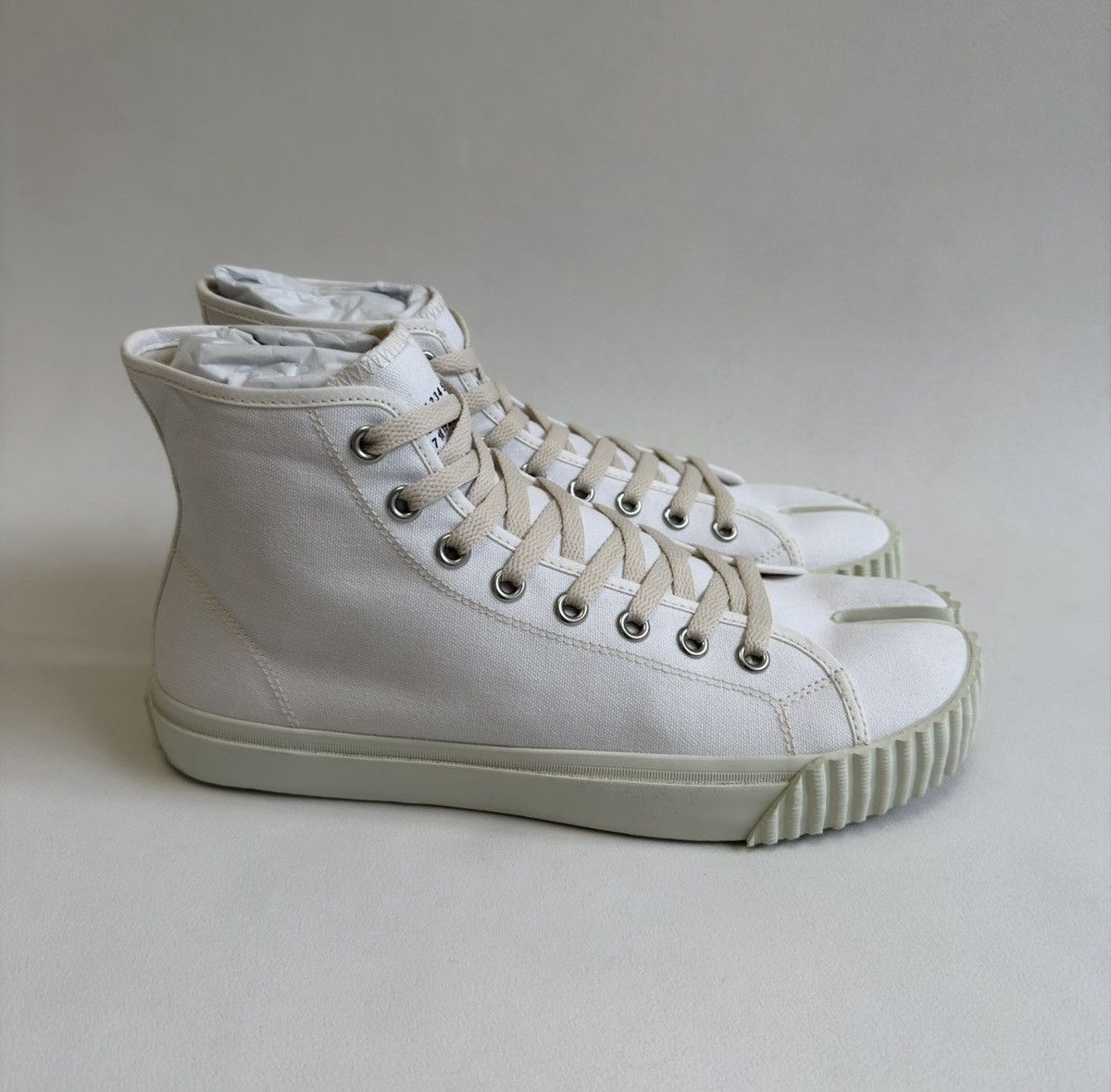 Maison Margiela White Canvas High Top Tabi Sneakers Size US 9 / EU 42 - 3 Thumbnail