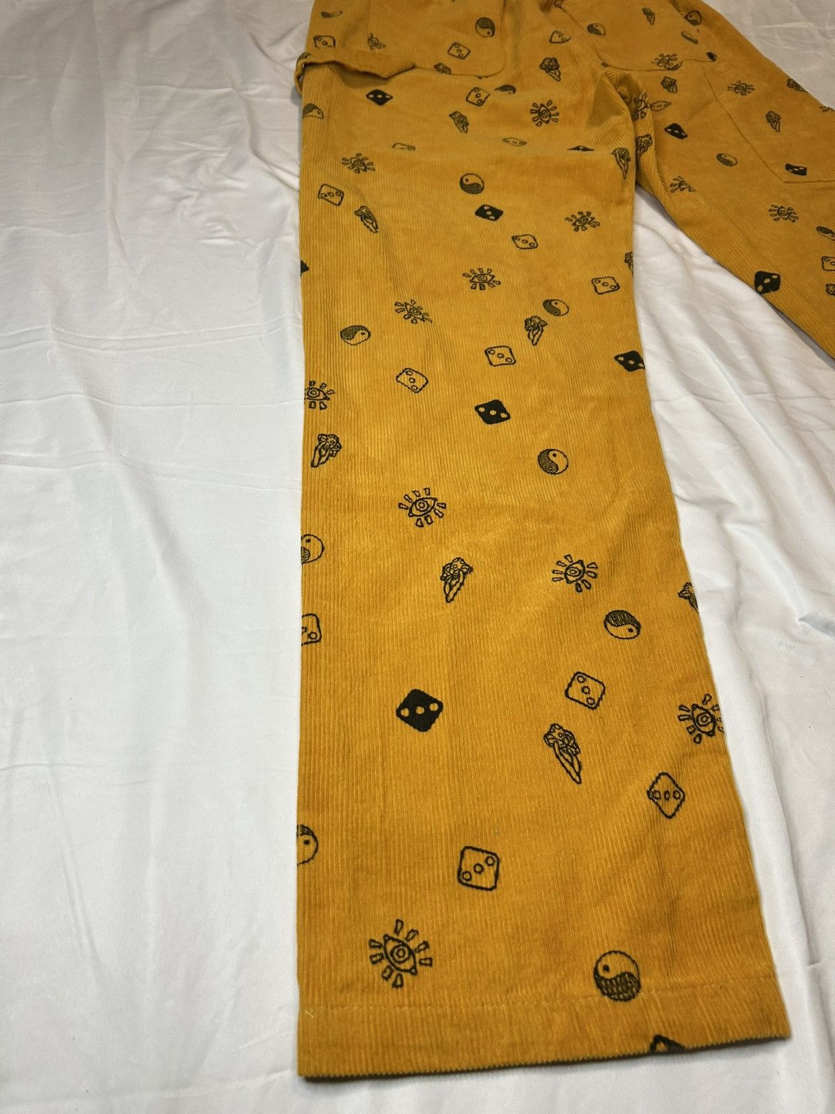 Forever 21 YELLOW CORDUROY STREETWEAR PANTS Size US 32 / EU 48 - 2 Thumbnail