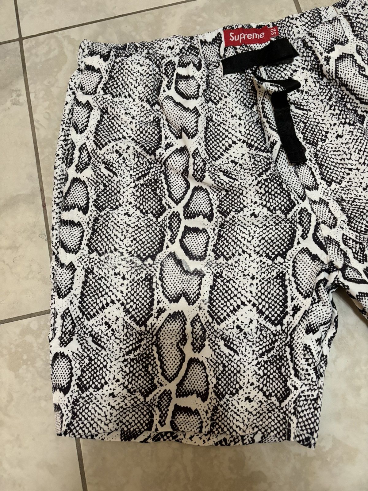 Supreme rare S/S 2012 Supreme Snakeskin Belted Shorts Size US 32 / EU 48 - 3 Thumbnail