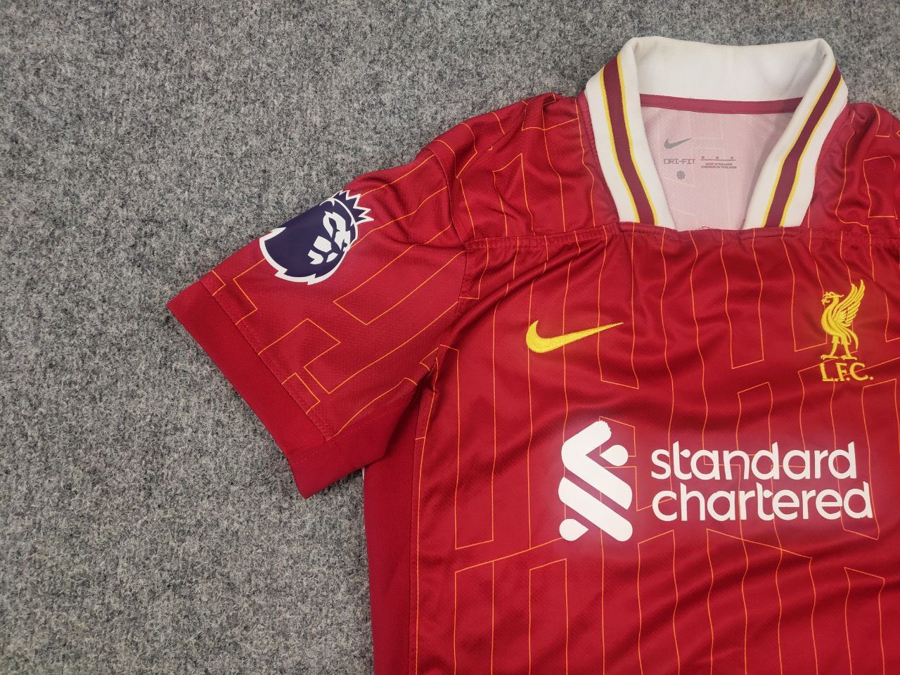 Vintage Liverpool FC Nike 24/25 Soccer Football Jersey Authentic Size US M / EU 48-50 / 2 - 4 Thumbnail