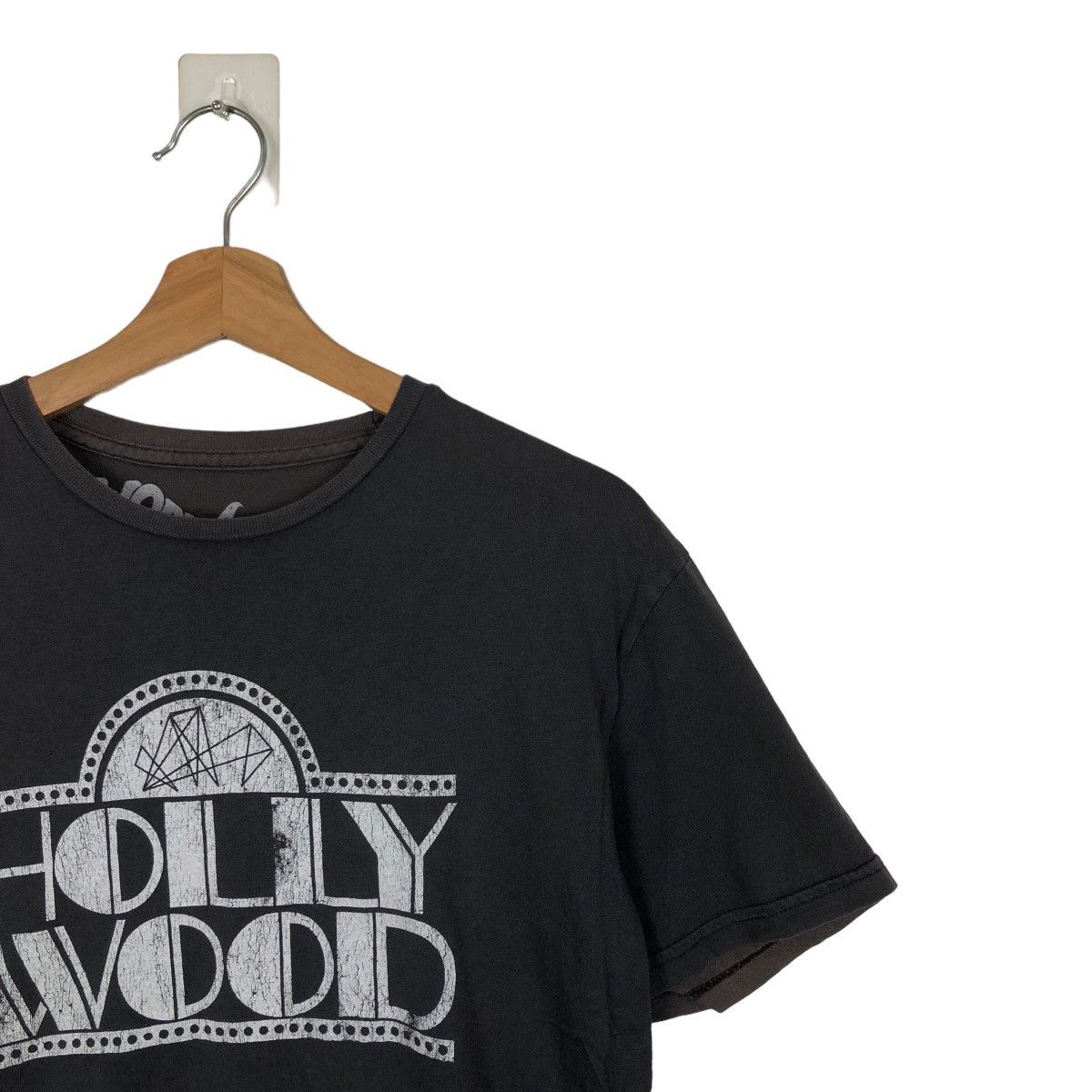 Japanese Brand VINTAGE WORNFREE HOLLYWOOD MOVIE T-SHIRT BIG LOGO Size US S / EU 44-46 / 1 - 5 Thumbnail