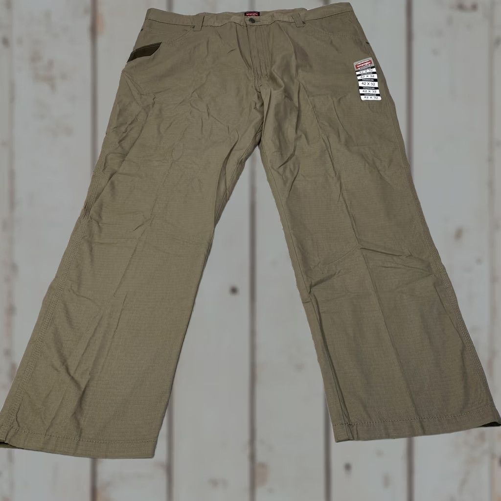 Wrangler Wrangler Workwear Technician Pant 42x32 Khaki Relaxed Fit Cell Pocket Ripstop Men Pants 42 Khaki Ripstop Wrangler RIGGS Workwear 42 Mens Size US 42 / EU 58 - 1 Thumbnail