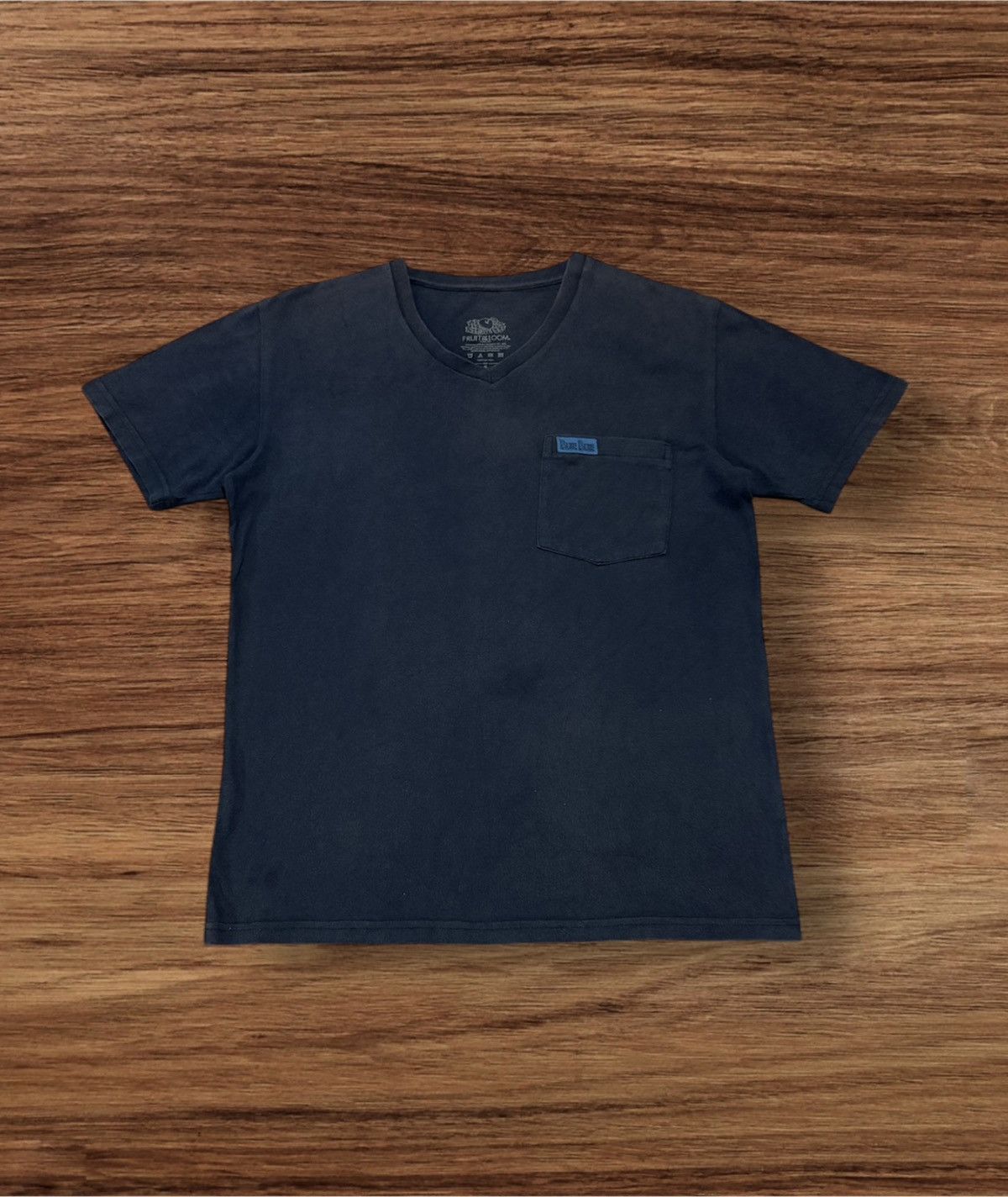 Blue Blue Japan × Fruit Of The Loom × Japanese Brand Japanese Brand BLUE BLUE Faded Color Single Pocket Vneck Tee Size US S / EU 44-46 / 1 - 1 Thumbnail