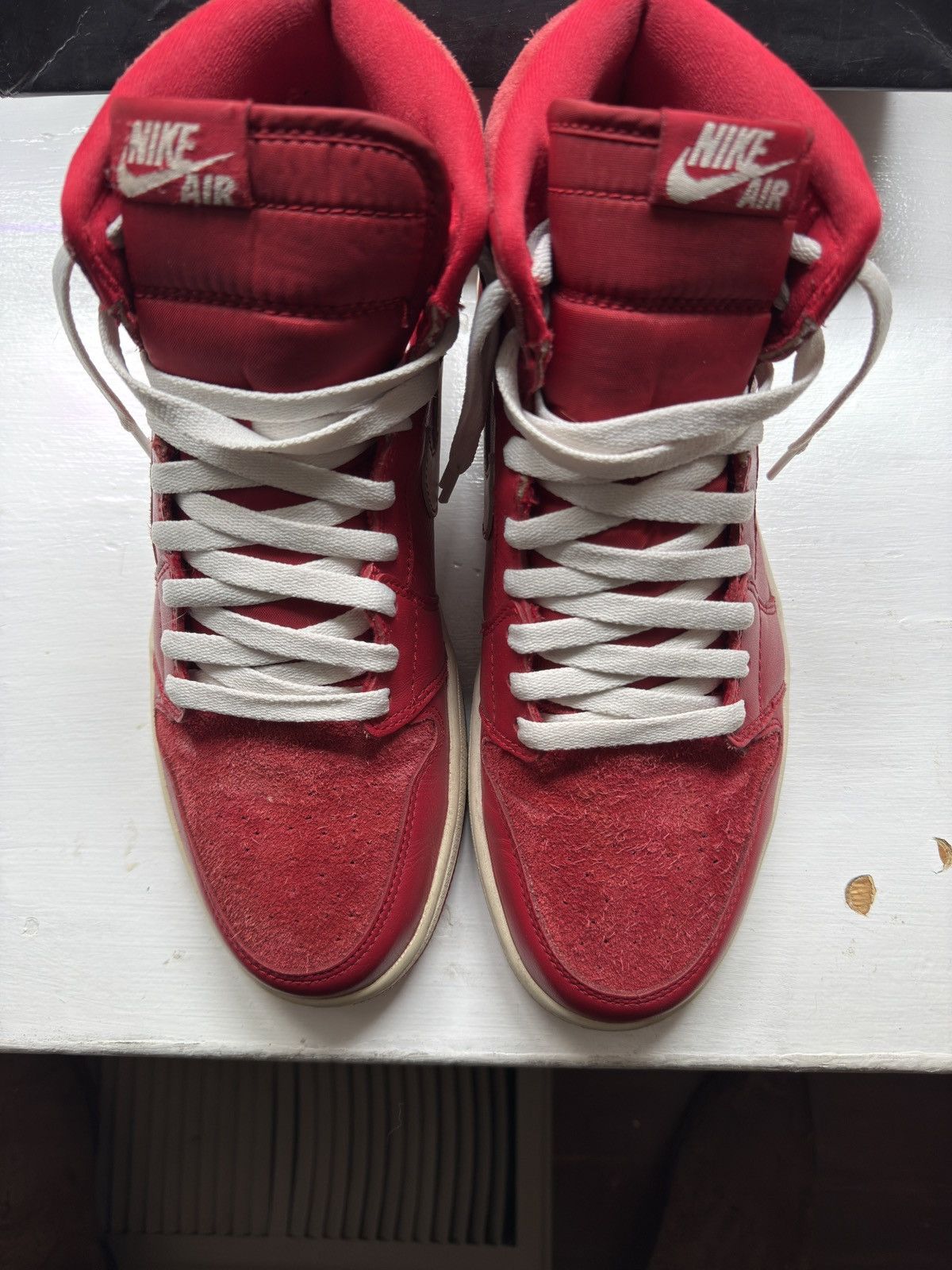 Jordan Brand Air Jordan - Retro 1 Hi: Gym Red (European Release) Size US 9 / EU 42 - 2 Thumbnail