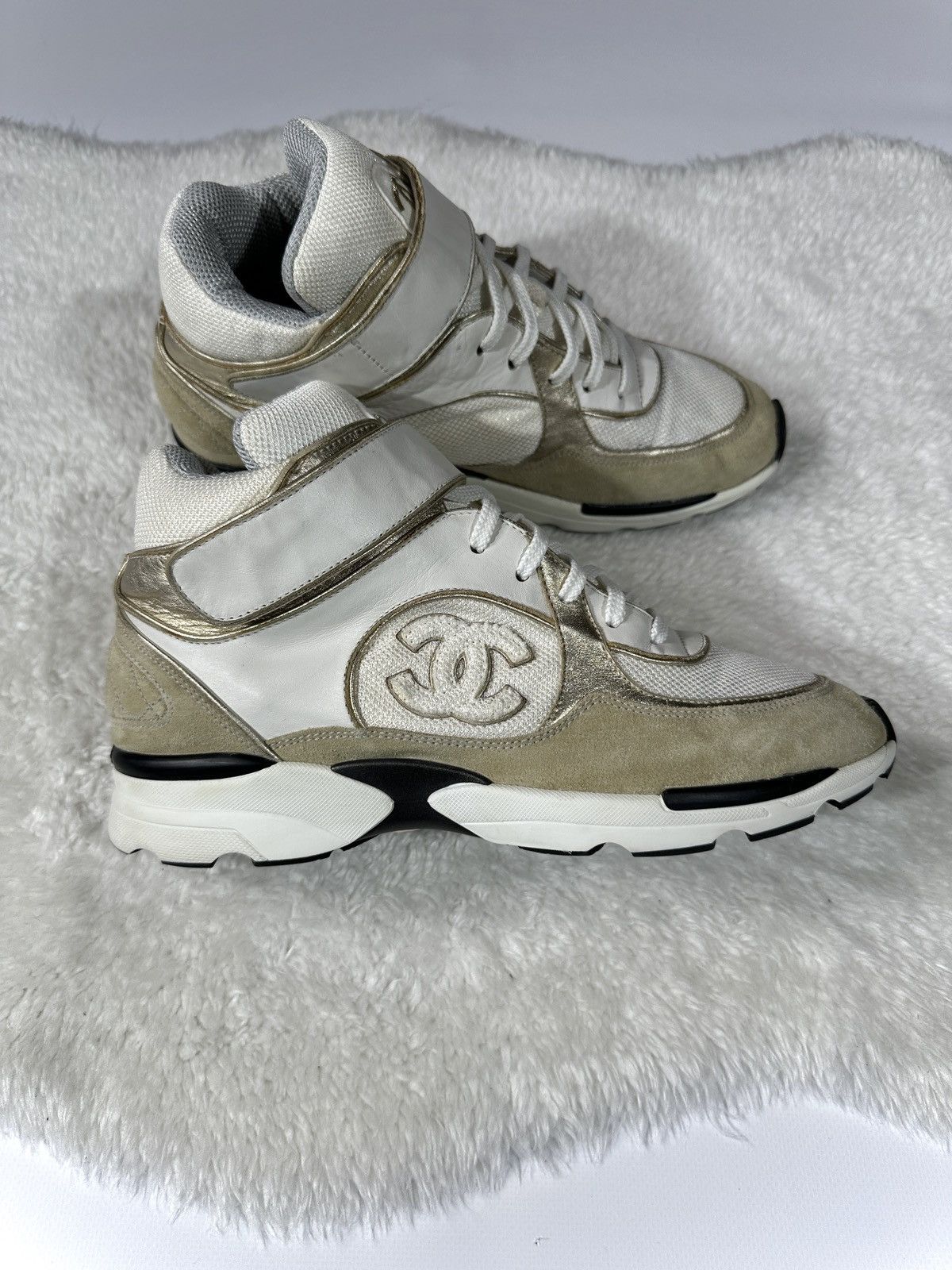 Chanel Chanel CC High Top Sneakers White Gold Authentic 39 Size US 8 / IT 38 - 3 Thumbnail