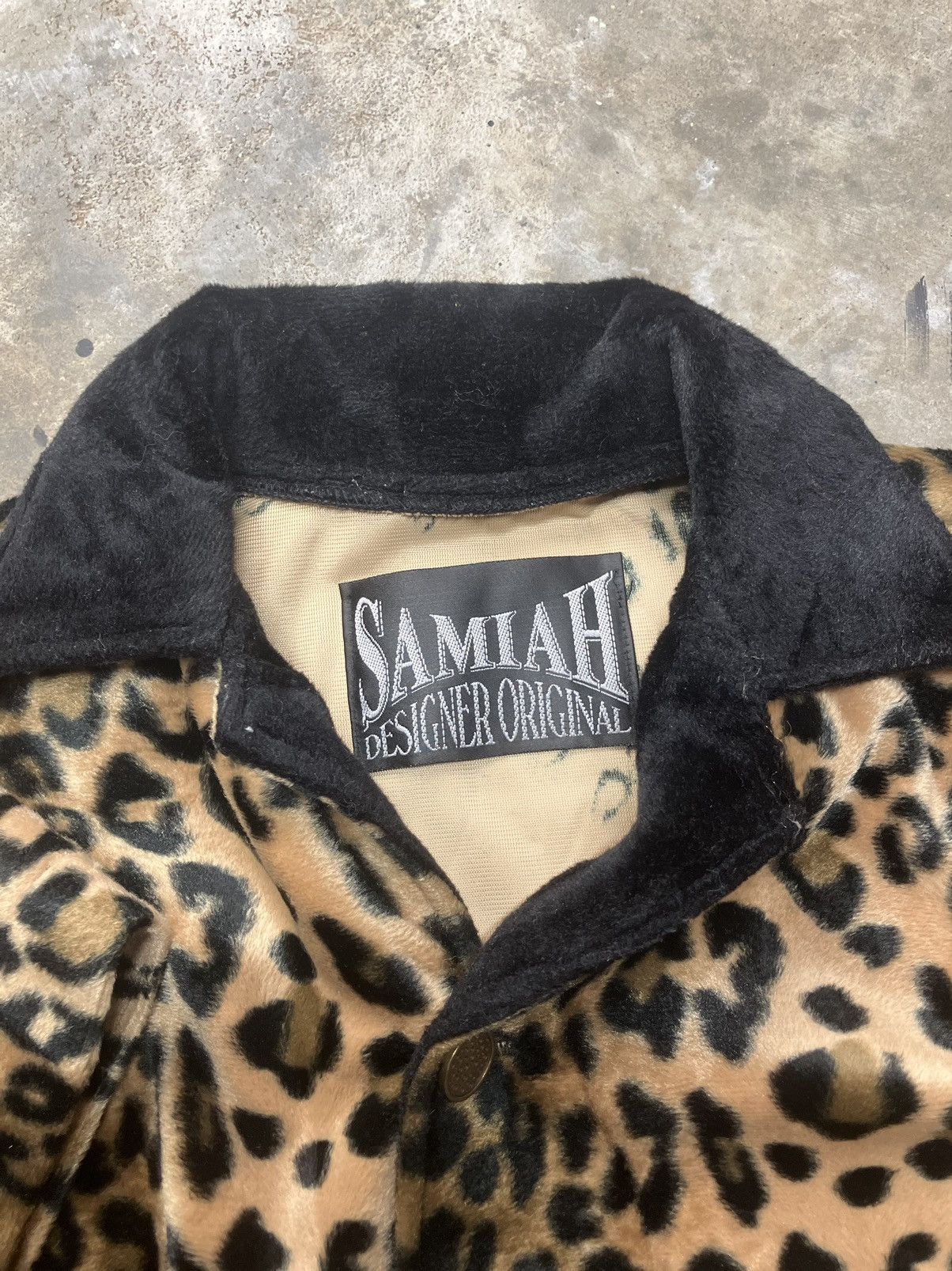 Japanese Brand 80’s Velour Leopard Print Collared Shirt Size US XS / EU 42 / 0 - 3 Thumbnail