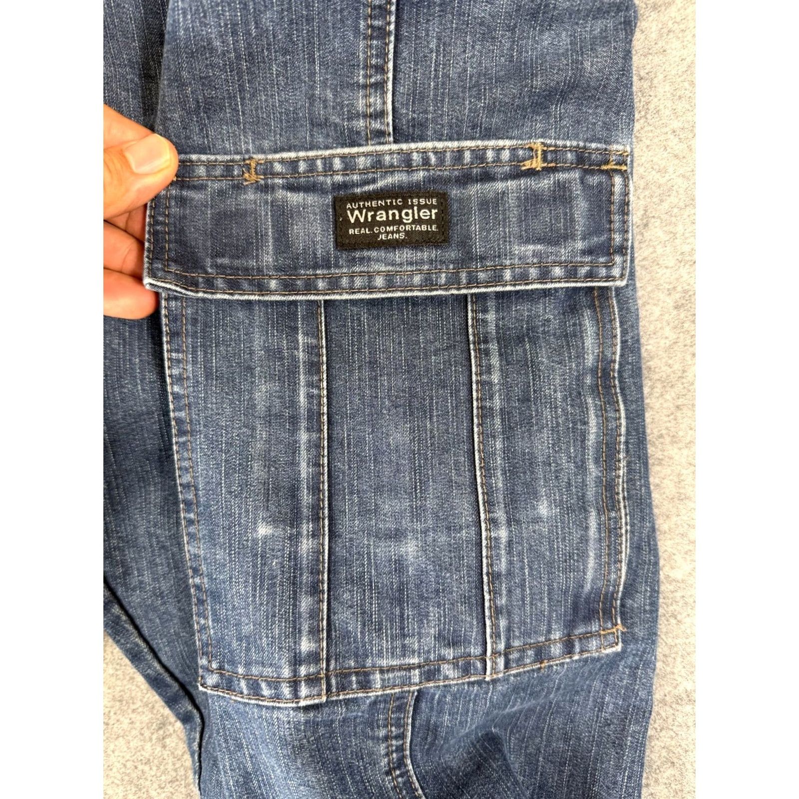 Wrangler Wrangler Cargo Jeans Mens 42x32 Blue Denim Straight Leg Outdoor Classic Jeans Mens 42in Regular Jeans Blue Wrangler Cargo Straight Mens Boys? Size US 42 / EU 58 - 5 Thumbnail
