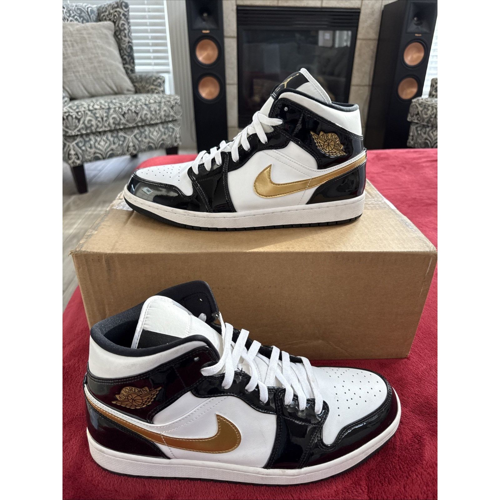 Nike Nike Air Jordan 1 Mid SE Patent Leather Men Sz 13 852542-007 Size US 13 / EU 46 - 3 Thumbnail