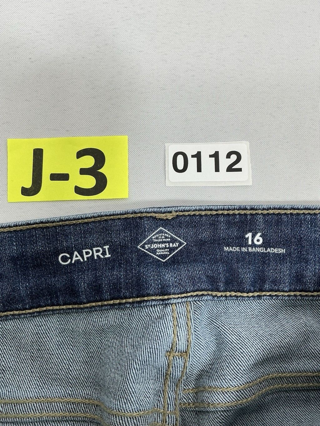 St. Johns Bay Womans Excellent St John's Bay Capri Blue Jeans 16 0112/J-3 Size 38" / US 16 / IT 52 - 3 Thumbnail