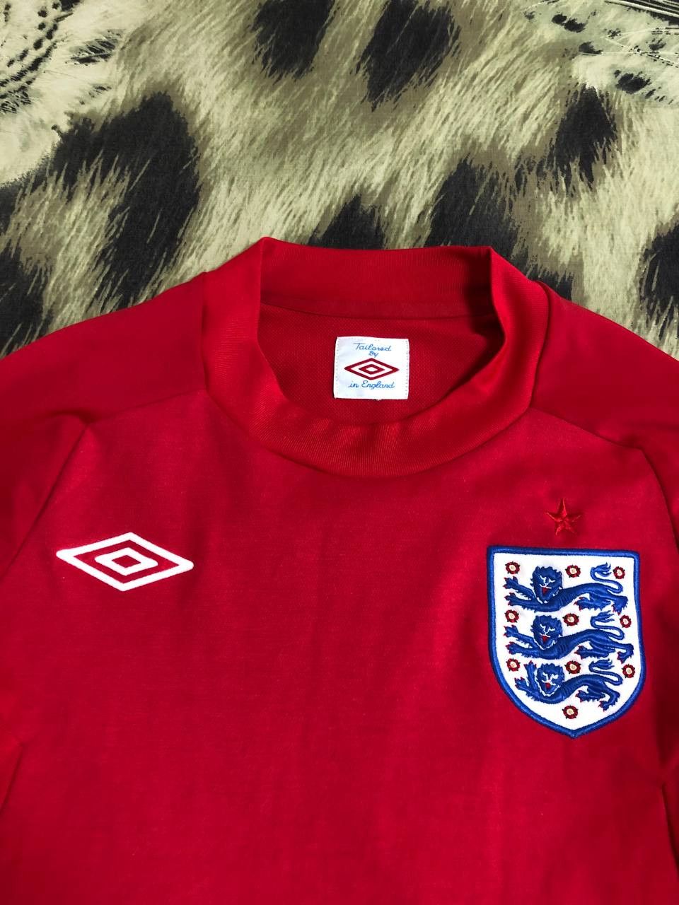 Umbro Umbro England Soccer Jersey Red Long Sleeve Football tee Size US S / EU 44-46 / 1 - 7 Thumbnail