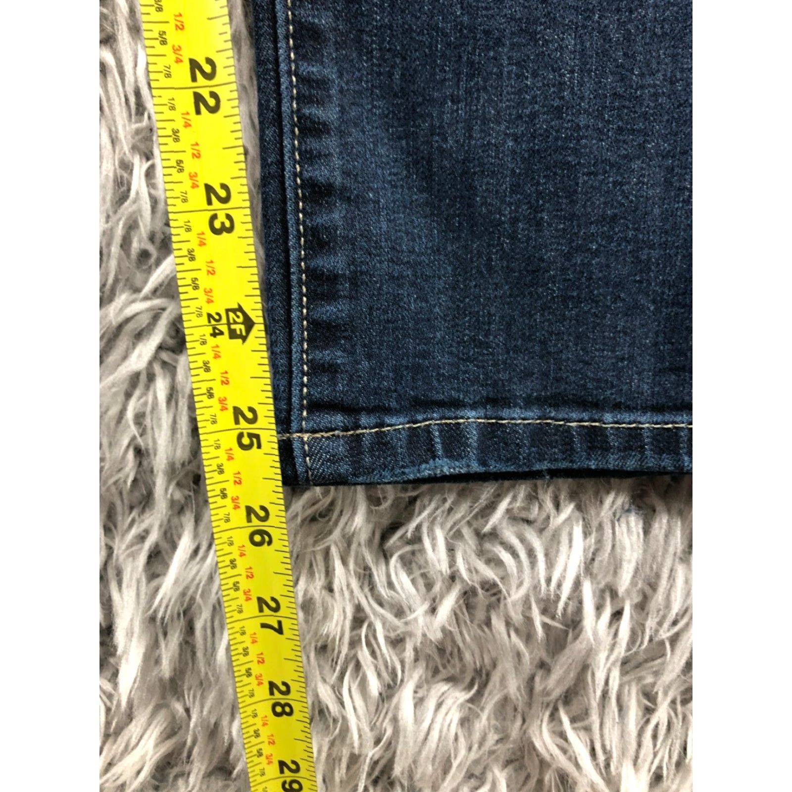 Vera Wang Vera Wang Capri Jeans Size 4 Womens Medium Wash Blue Capri Jeans Womens Medium Blue 5-Pocket Design Size 27" / US 4 / IT 40 - 3 Thumbnail