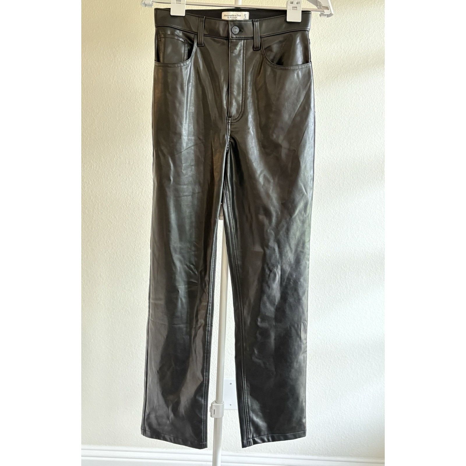Abercrombie & Fitch A&F Straight Ultra High Rise Vegan Leather Pants 27/4 Size 27" / US 4 / IT 40 - 2 Thumbnail