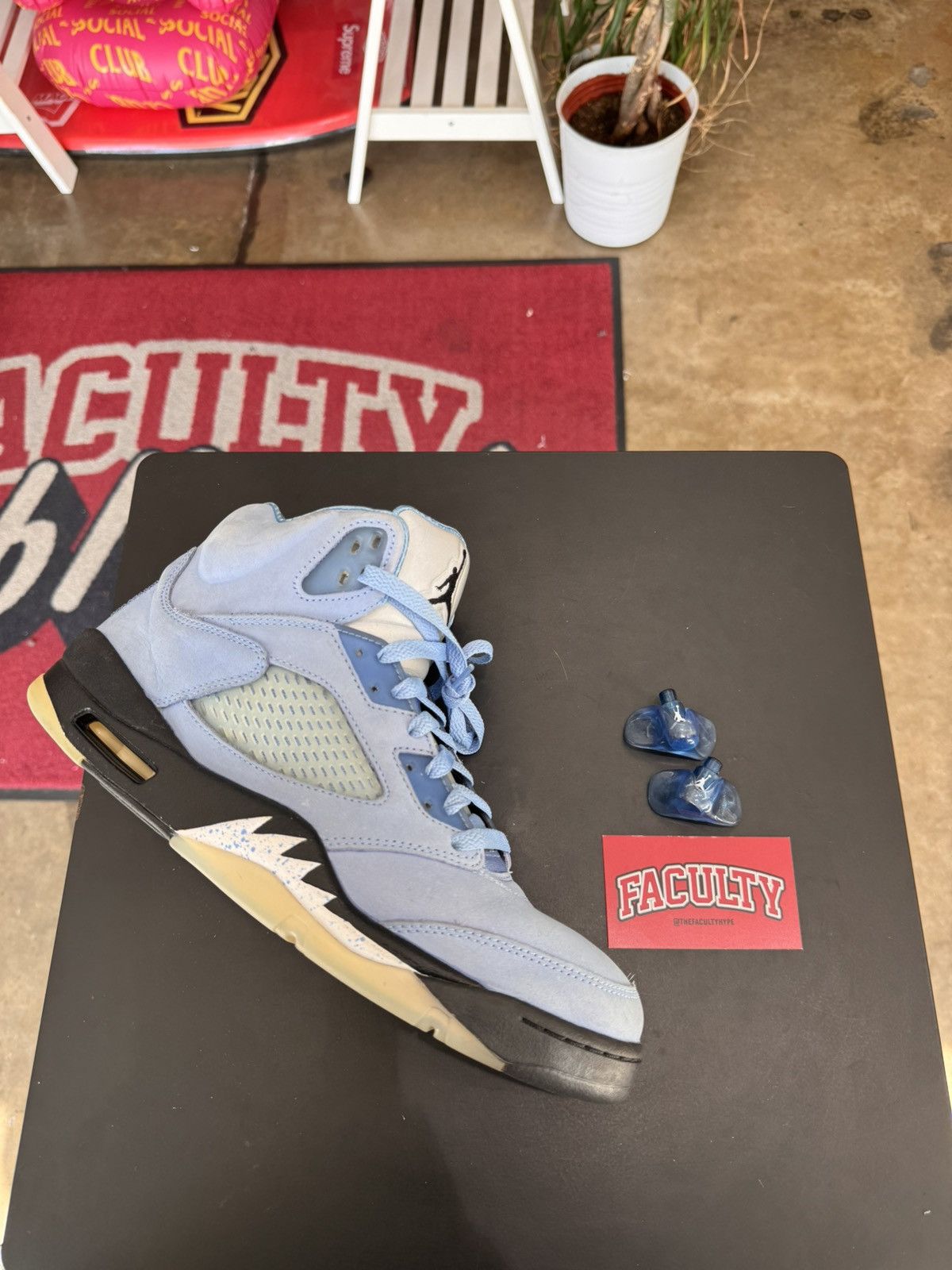 Jordan Brand Air Jordan 5 UNC Size 11 (2023) Size US 11 / EU 44 - 11 Thumbnail