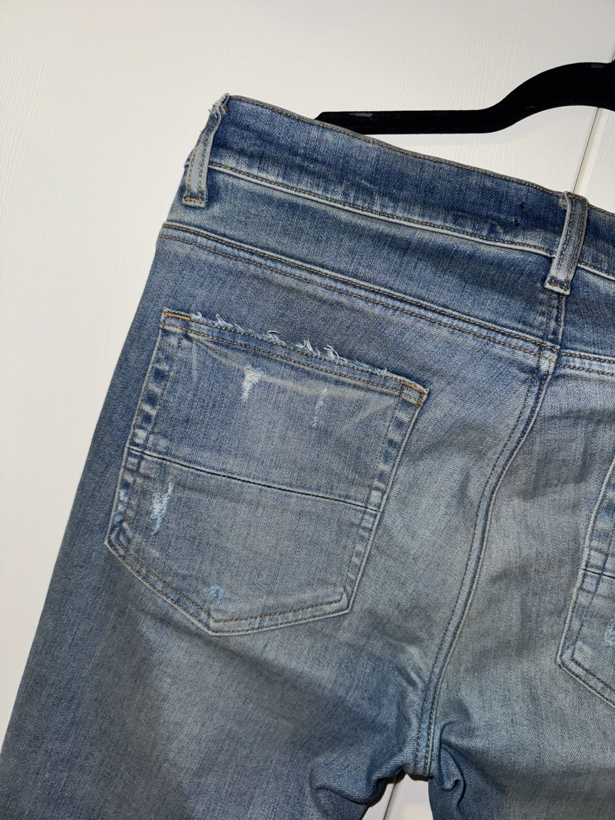 AMIRI BLUE DISTRESSED JEANS