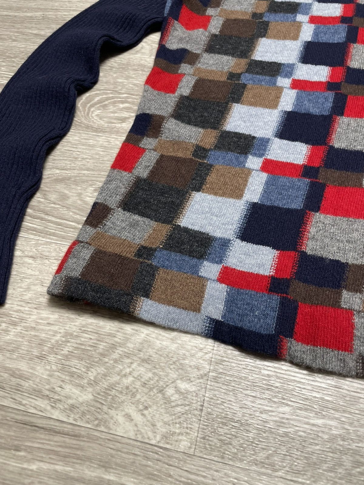 Dolce & Gabbana Dolce Gabbana Multicolored Checkered Pattern V-Neck Sweater Size L / US 10 / IT 46 - 6 Thumbnail