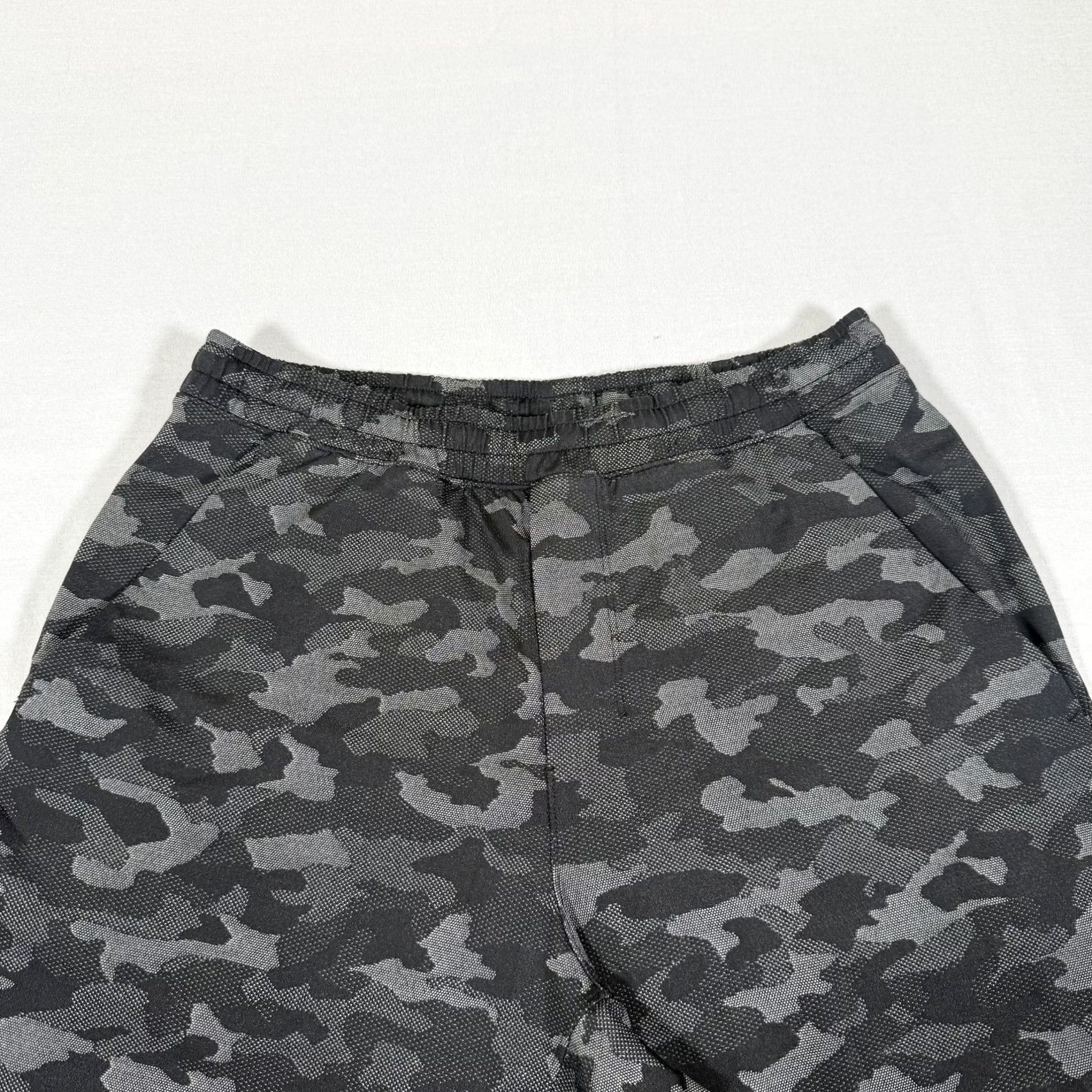 Lululemon Lululemon Shorts Mens M Gray Pace Breaker Camo Lined Running 9 Inseam Gym Size US 32 / EU 48 - 2 Thumbnail