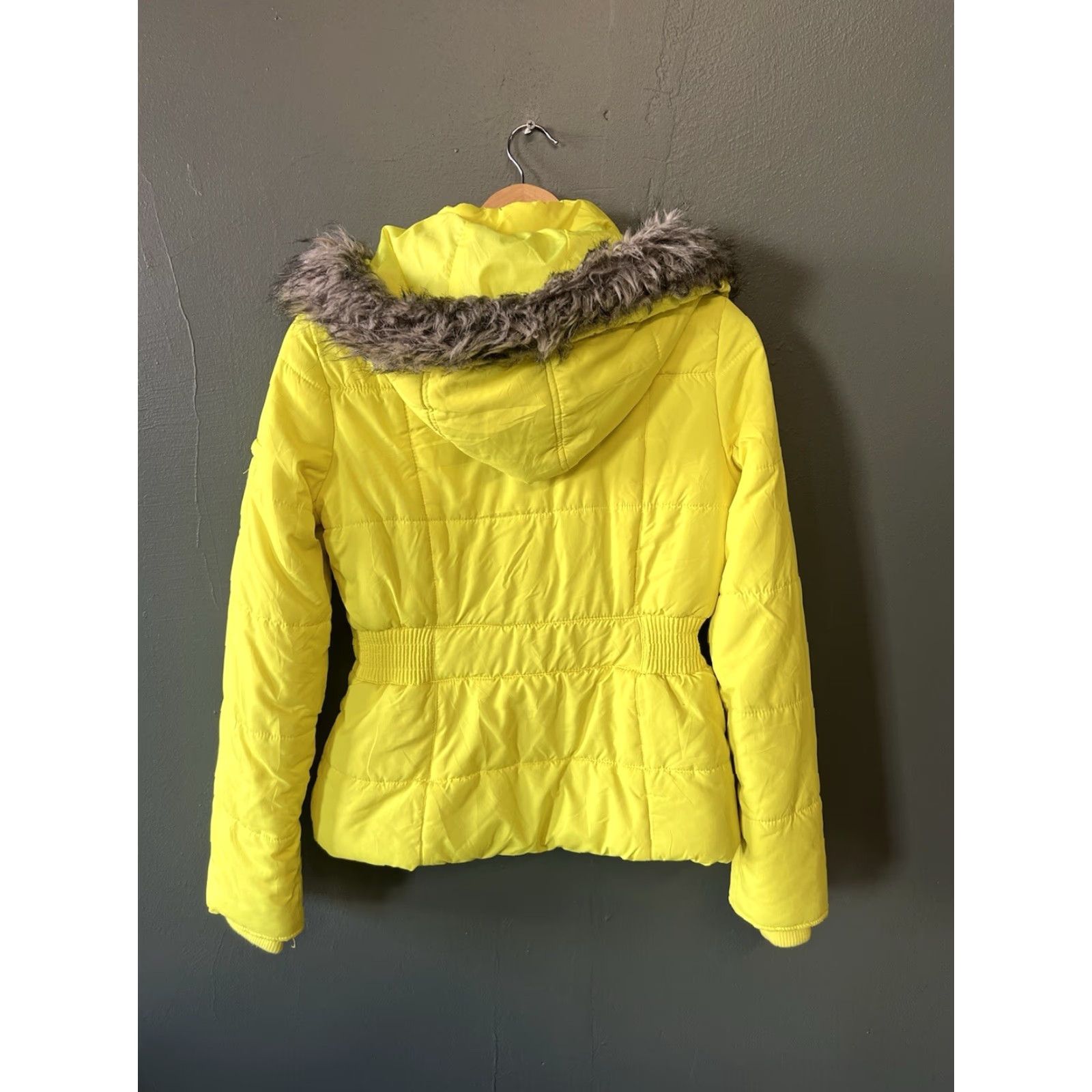 Vintage Aéropostale Womens Yellow Full Zip Puffer Jacket Fur Lined Hood Size M Size M / US 6-8 / IT 42-44 - 2 Thumbnail