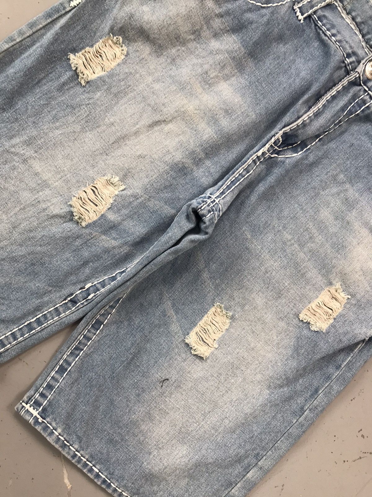 True Religion Vintage true religion inspired Joey super T distressed jort Size US 42 / EU 58 - 4 Thumbnail