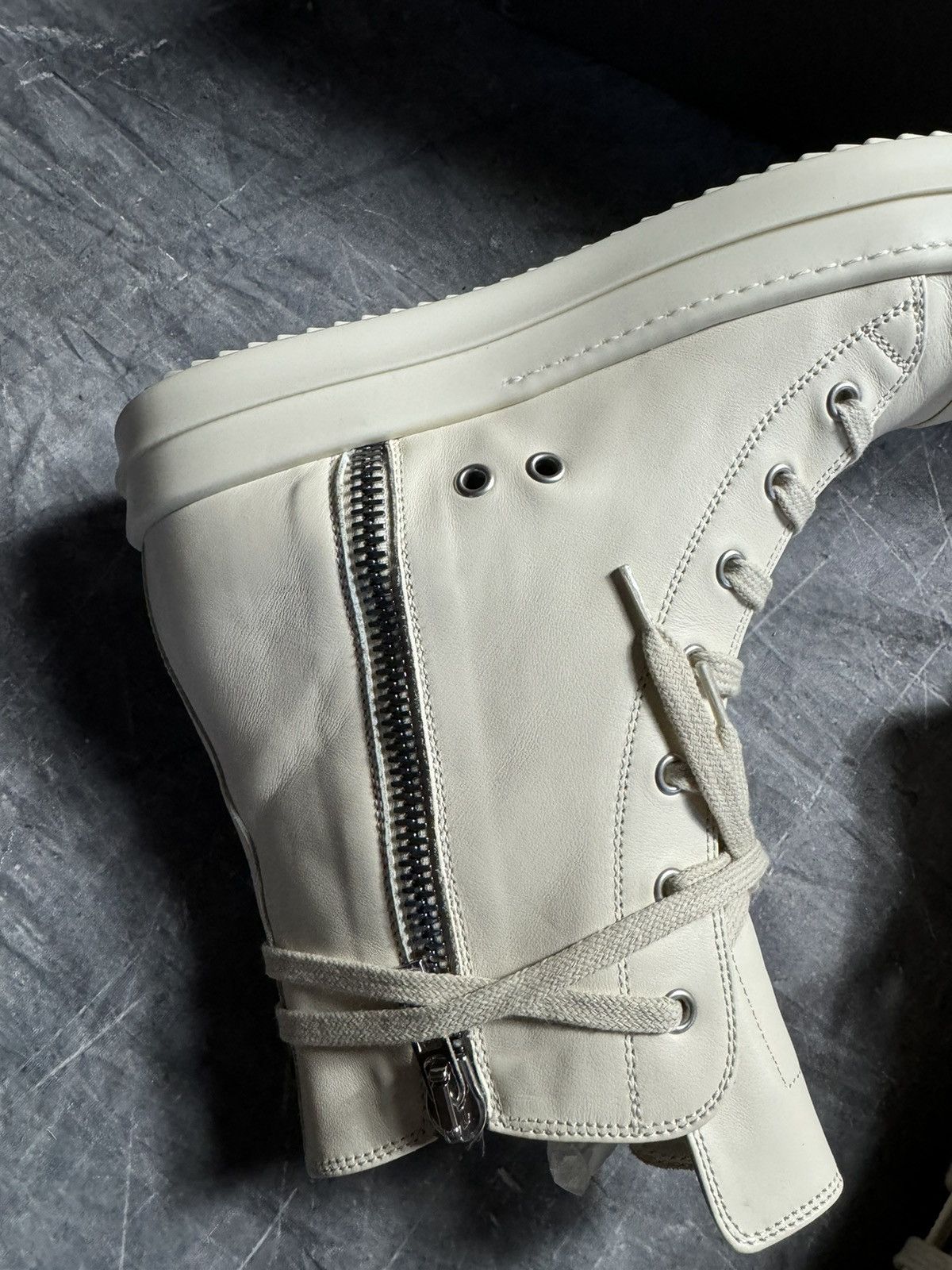 Rick Owens Rick Owens High Top Sneakers in Pearl/Milk Size US 8 / EU 41 - 5 Thumbnail